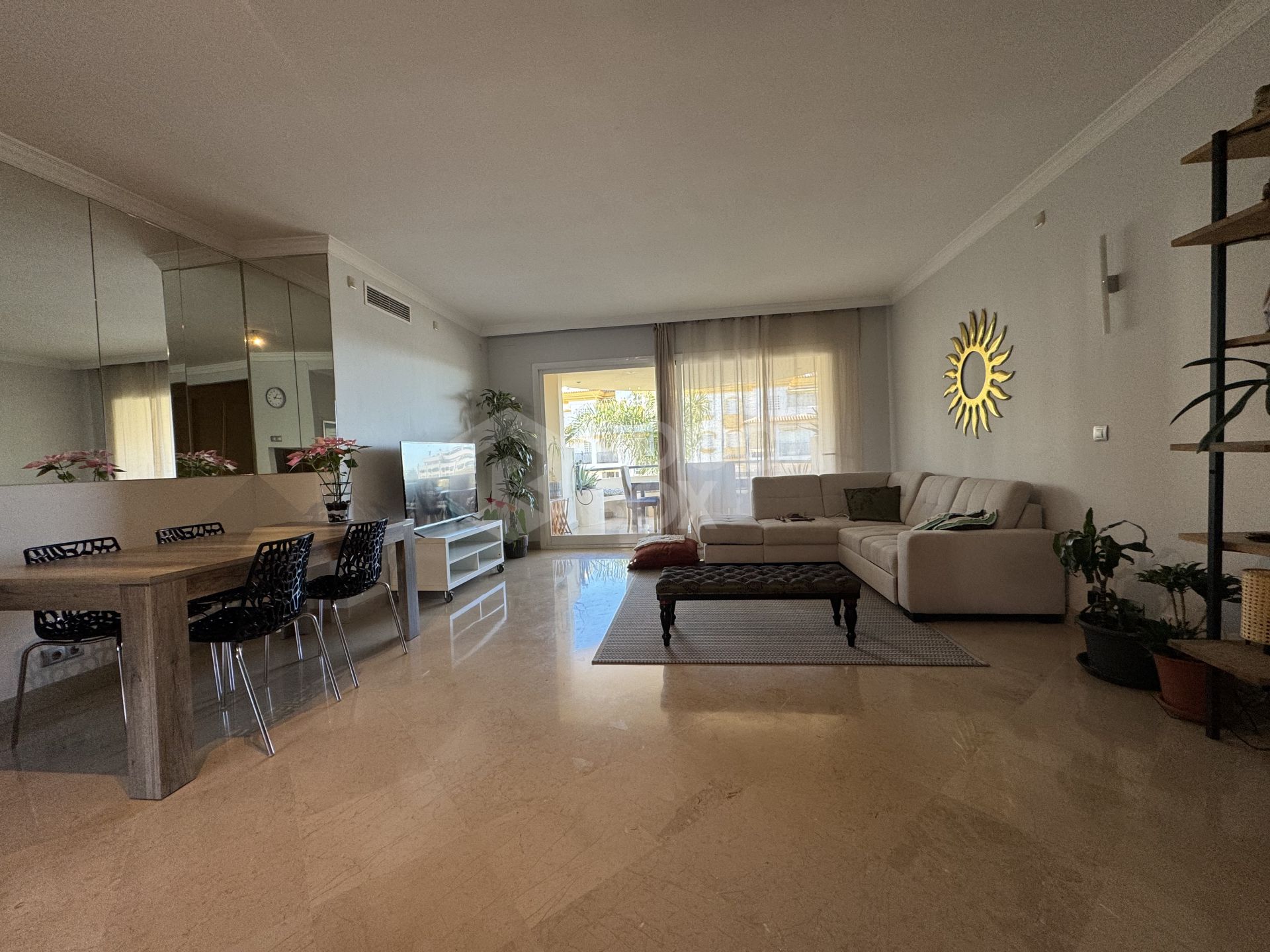 Lovely apartment with sea views situated right on Marbella's Golden Mile!