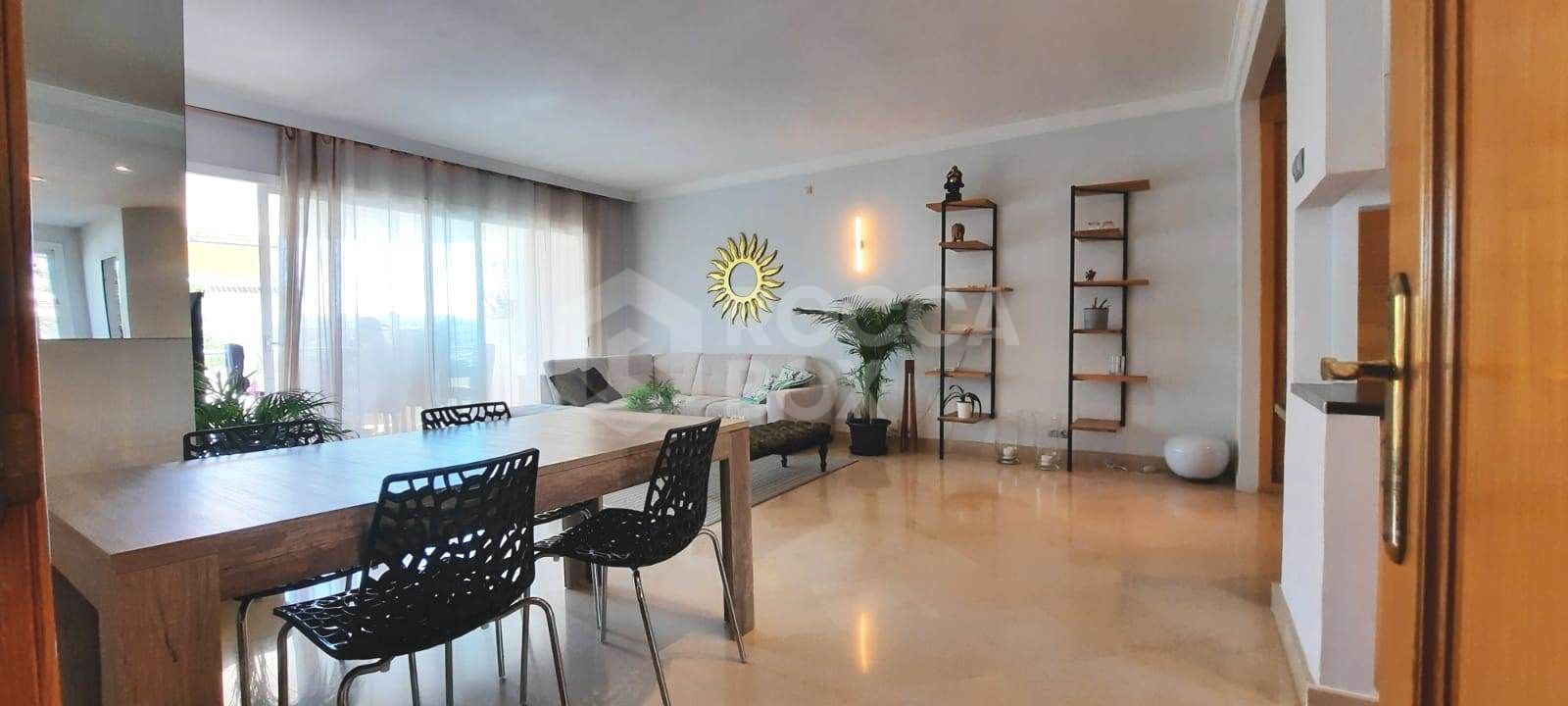 Lovely apartment with sea views situated right on Marbella's Golden Mile!