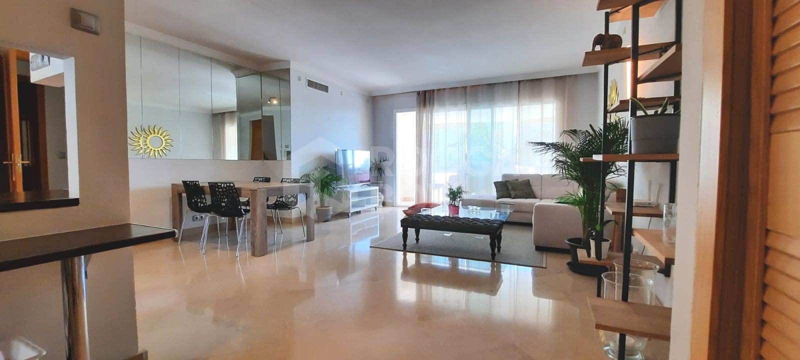 Lovely apartment with sea views situated right on Marbella's Golden Mile!