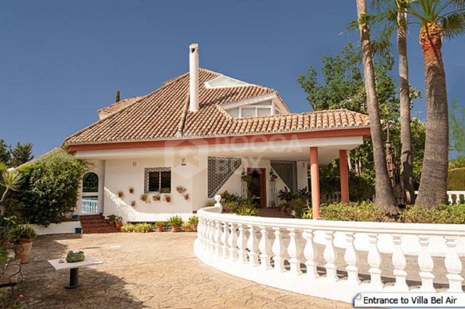 Spacious villa full of character and endless potential in Bel Air, Estepona! Fantastic price and investment!