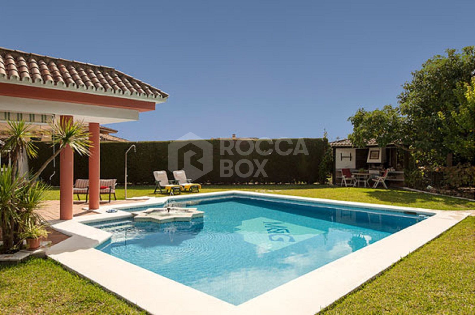 Spacious villa full of character and endless potential in Bel Air, Estepona! Fantastic price and investment!