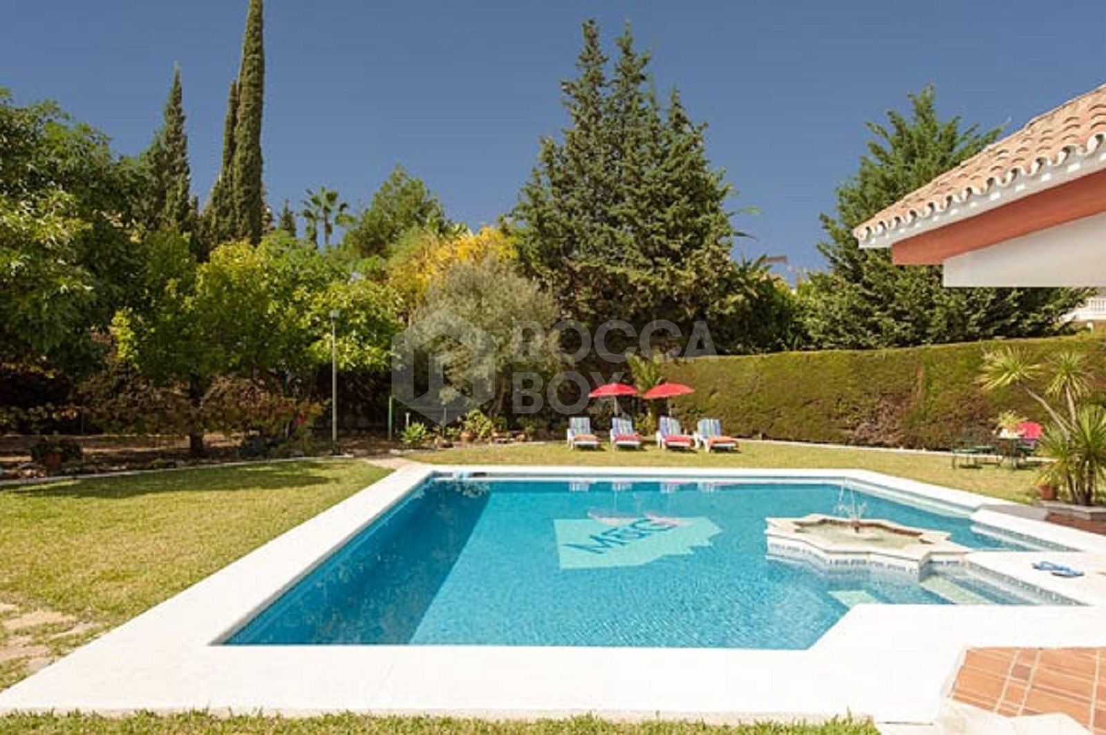 Spacious villa full of character and endless potential in Bel Air, Estepona! Fantastic price and investment!