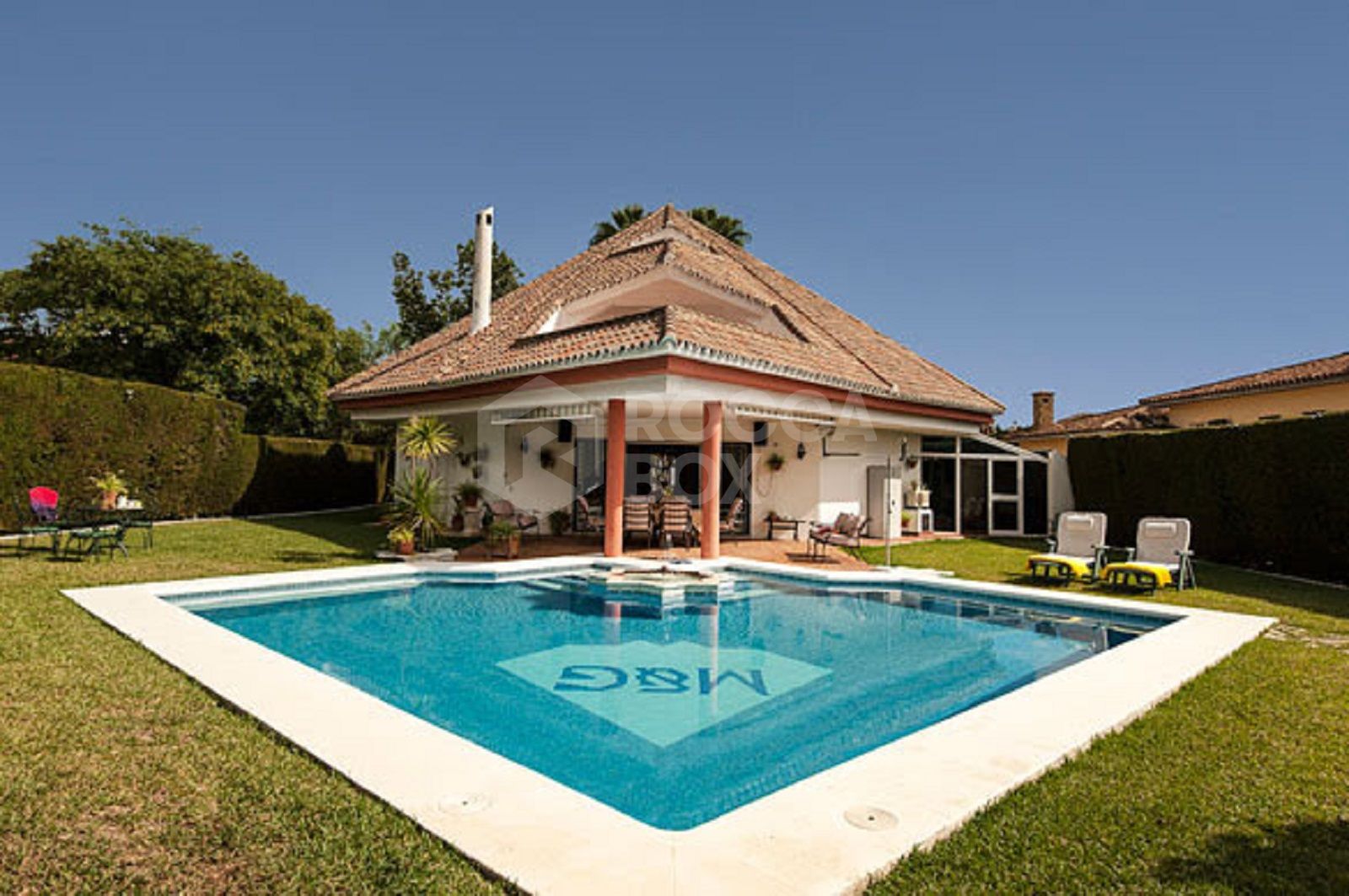 Spacious villa full of character and endless potential in Bel Air, Estepona! Fantastic price and investment!