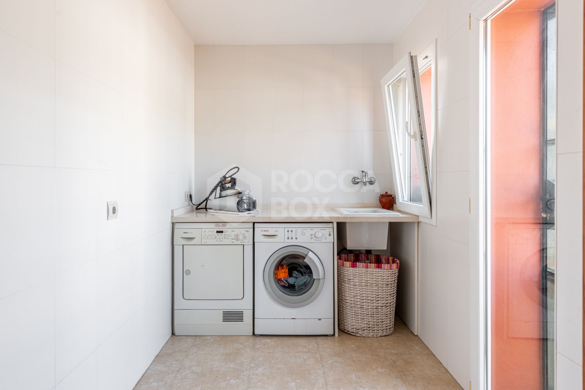 Spacious Villa in central San Pedro! With 3 separate apartments and garage for 10 cars.