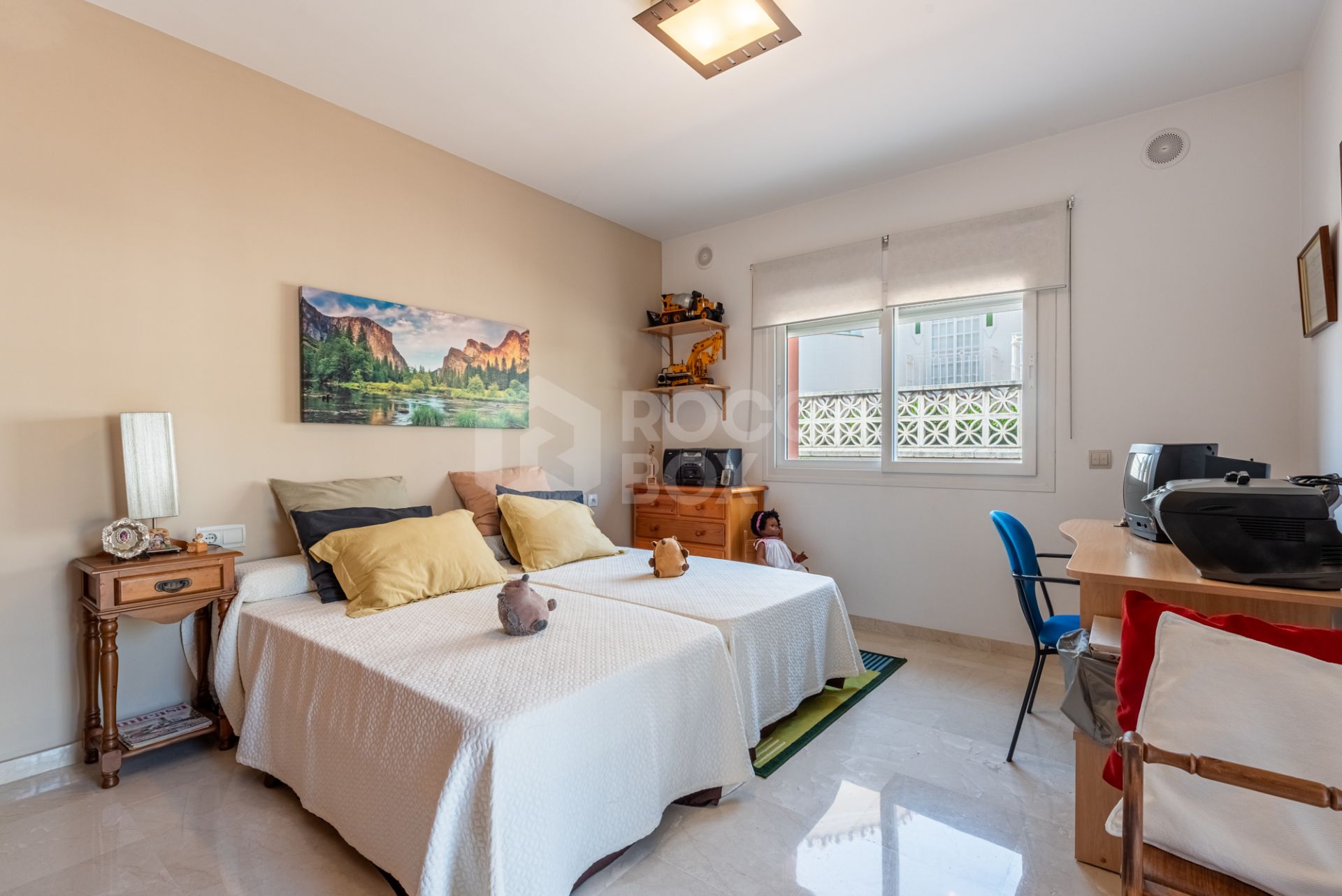 Spacious Villa in central San Pedro! With 3 separate apartments and garage for 10 cars.