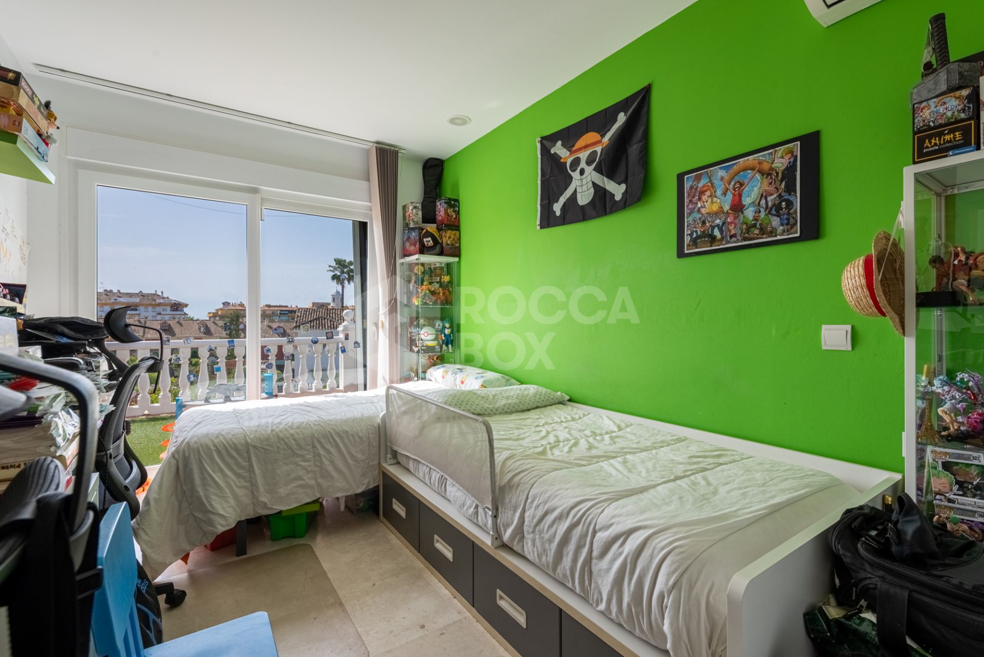 Spacious Villa in central San Pedro! With 3 separate apartments and garage for 10 cars.
