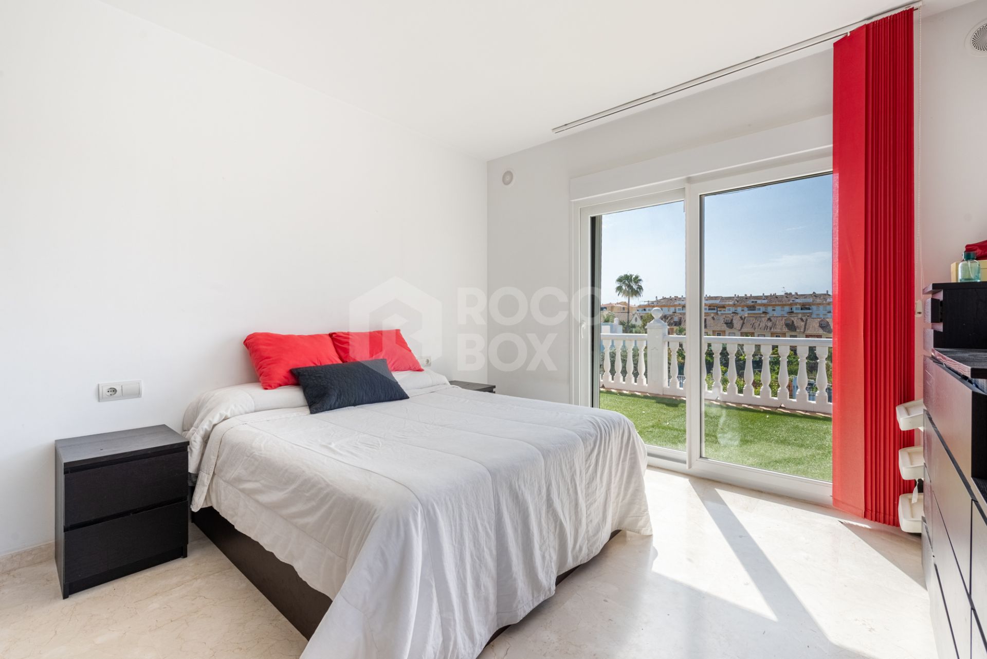 Spacious Villa in central San Pedro! With 3 separate apartments and garage for 10 cars.