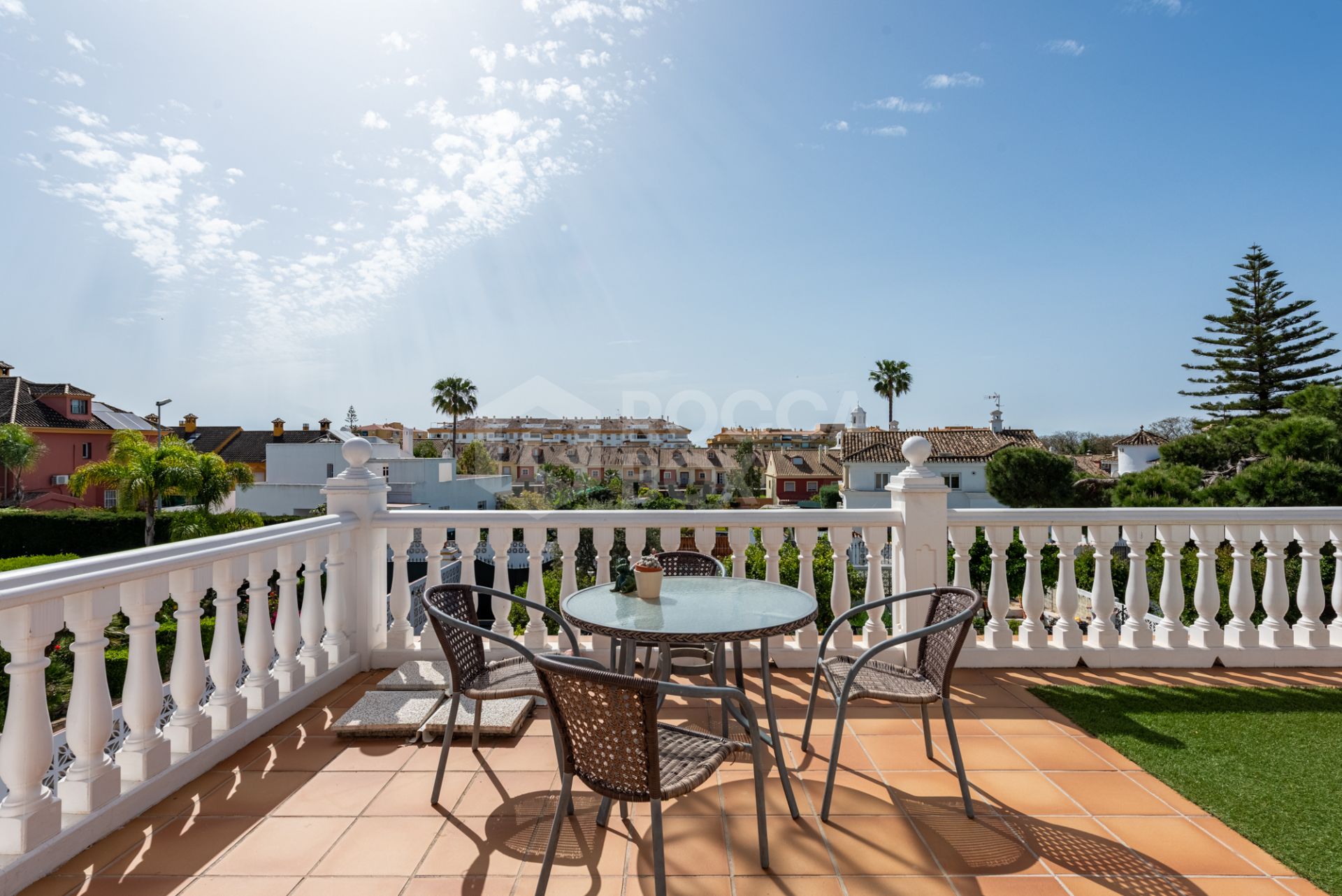 Spacious Villa in central San Pedro! With 3 separate apartments and garage for 10 cars.
