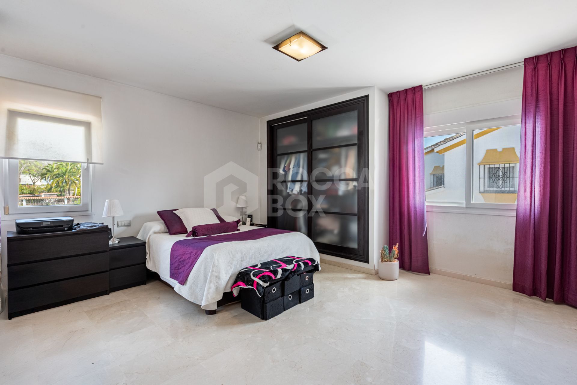 Spacious Villa in central San Pedro! With 3 separate apartments and garage for 10 cars.