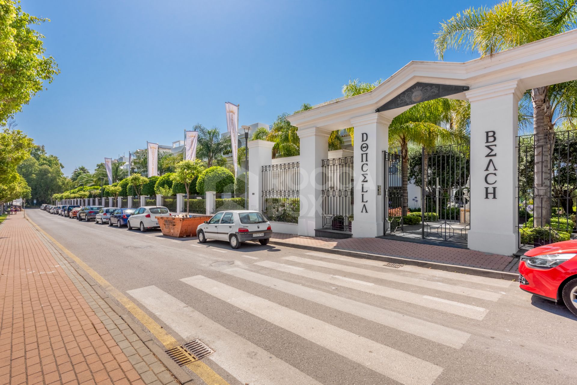 Elegant apartment in the Prestigious Doncella Beach, next to Playa Cristo in Estepona