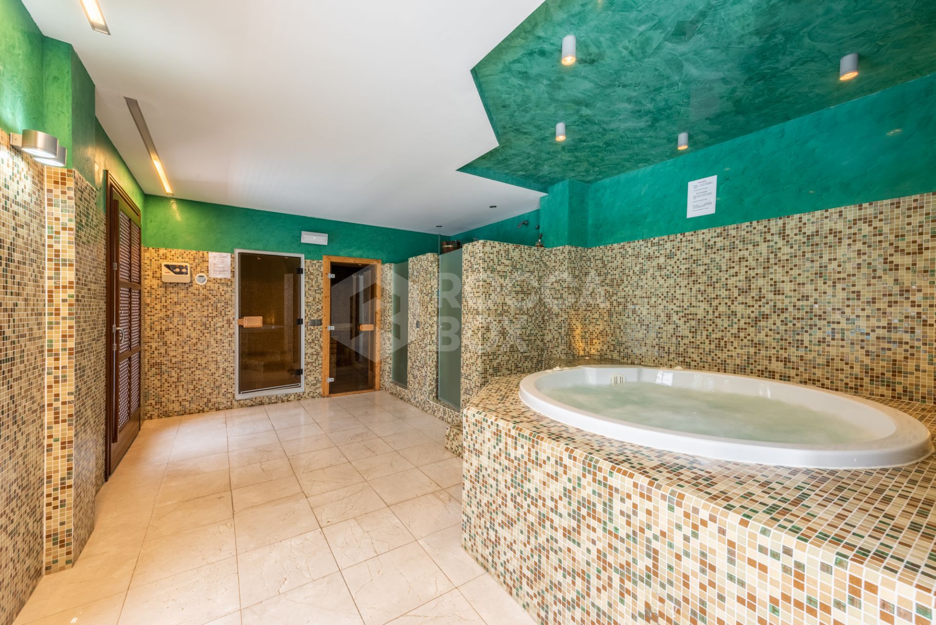 Elegant apartment in the Prestigious Doncella Beach, next to Playa Cristo in Estepona