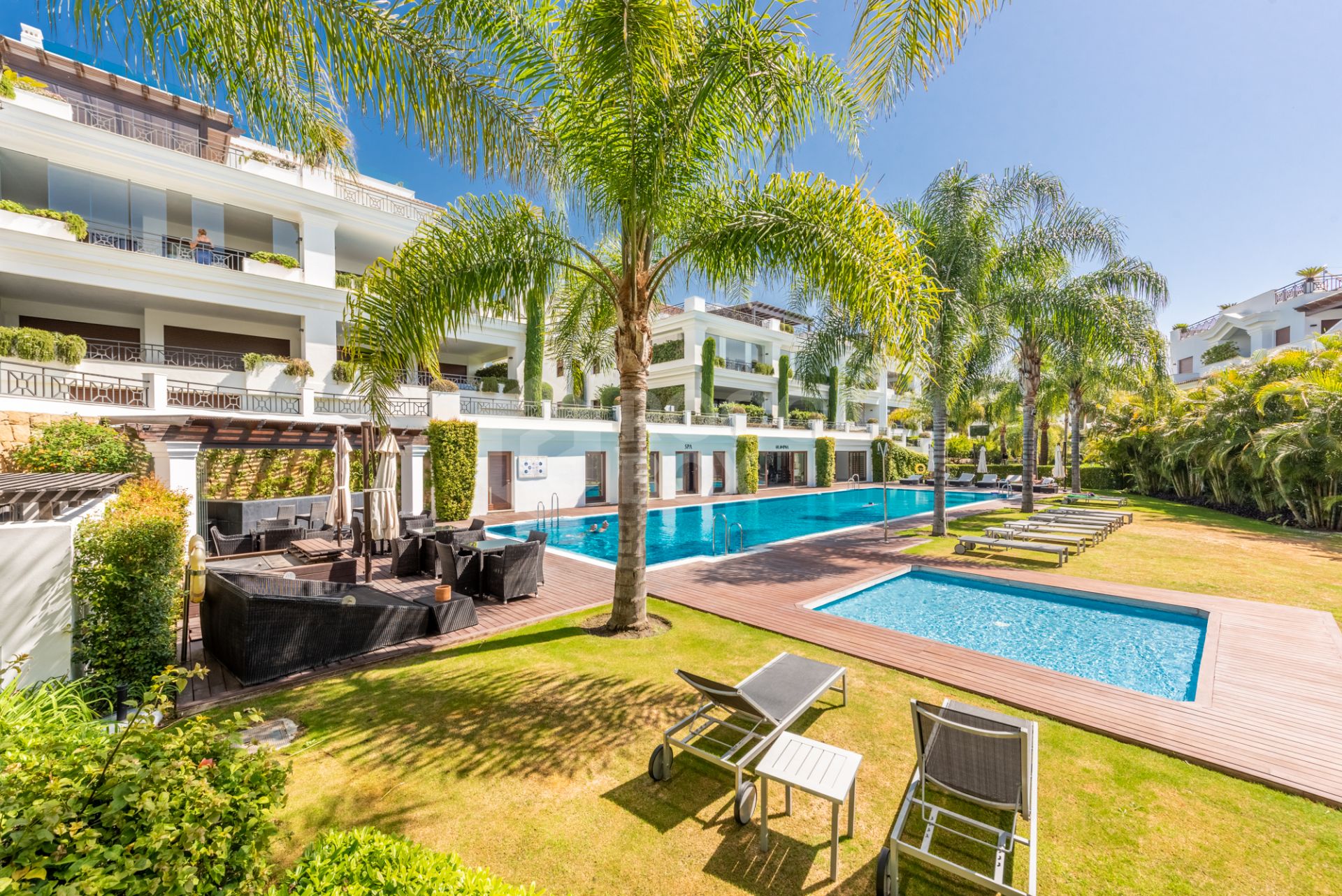 Elegant apartment in the Prestigious Doncella Beach, next to Playa Cristo in Estepona