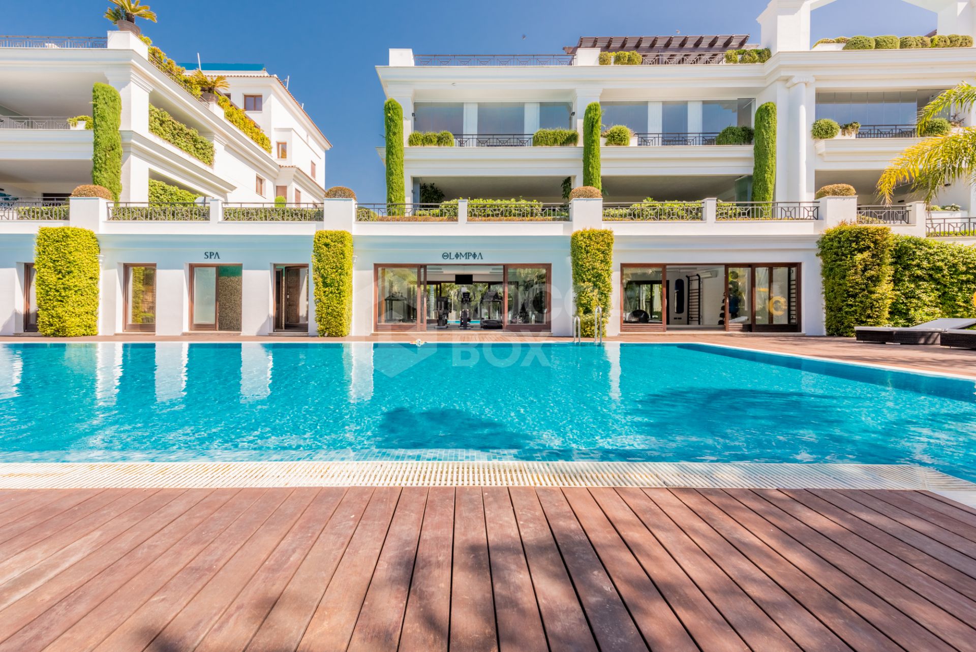 Elegant apartment in the Prestigious Doncella Beach, next to Playa Cristo in Estepona