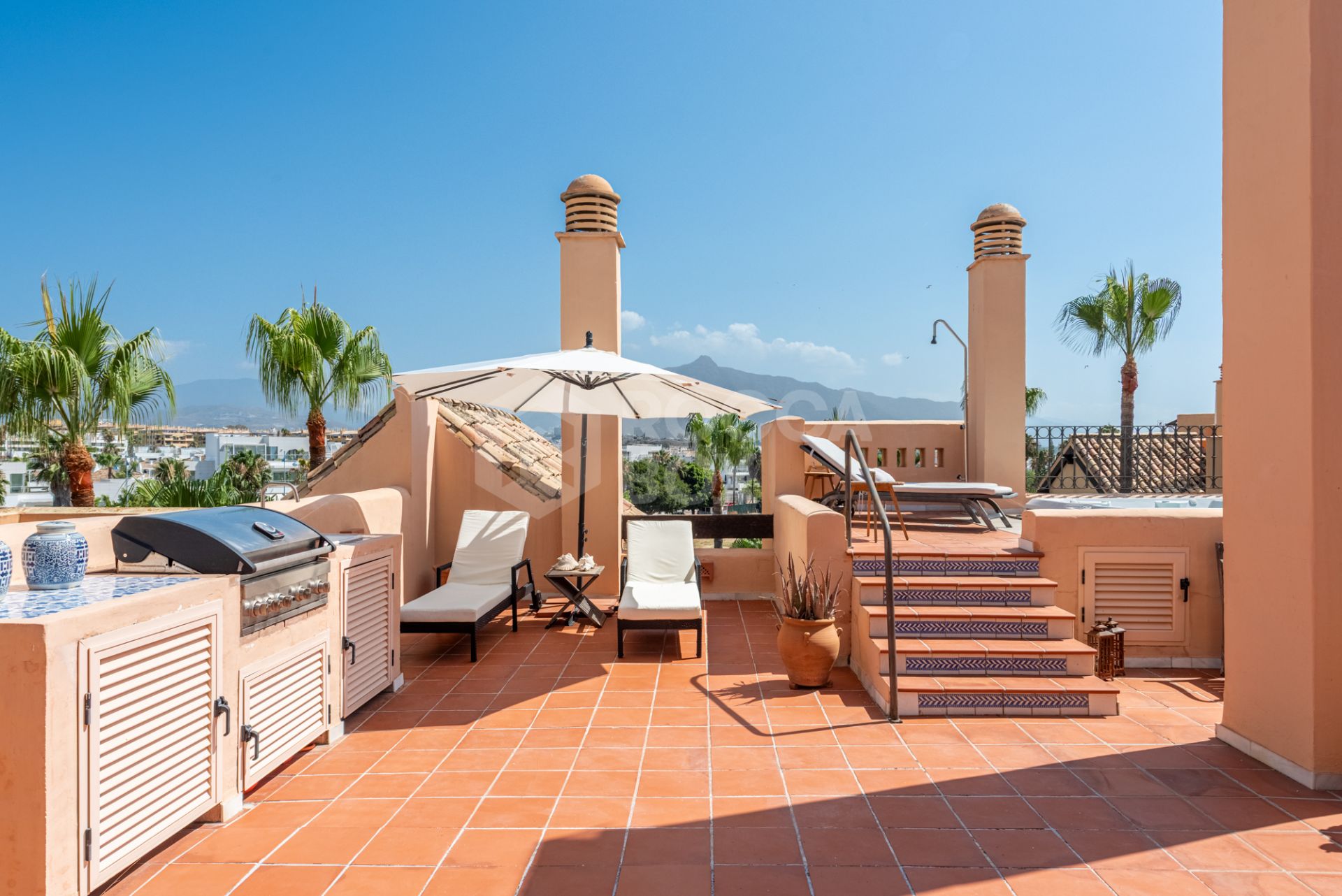 Beachside Penthouse with Panoramic Sea Views in Bahía Alcántara!