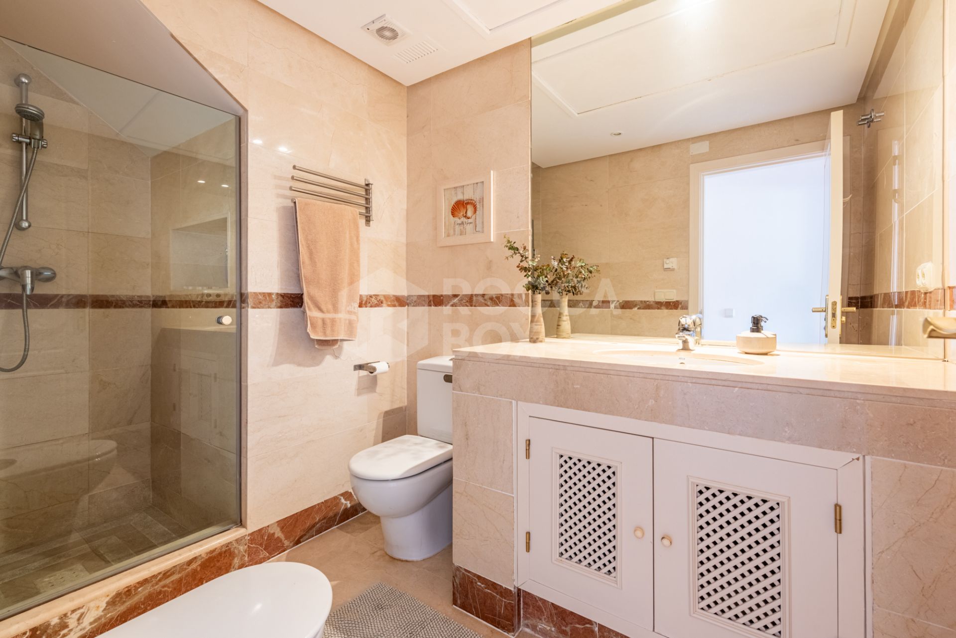 Beachside Penthouse with Panoramic Sea Views in Bahía Alcántara!