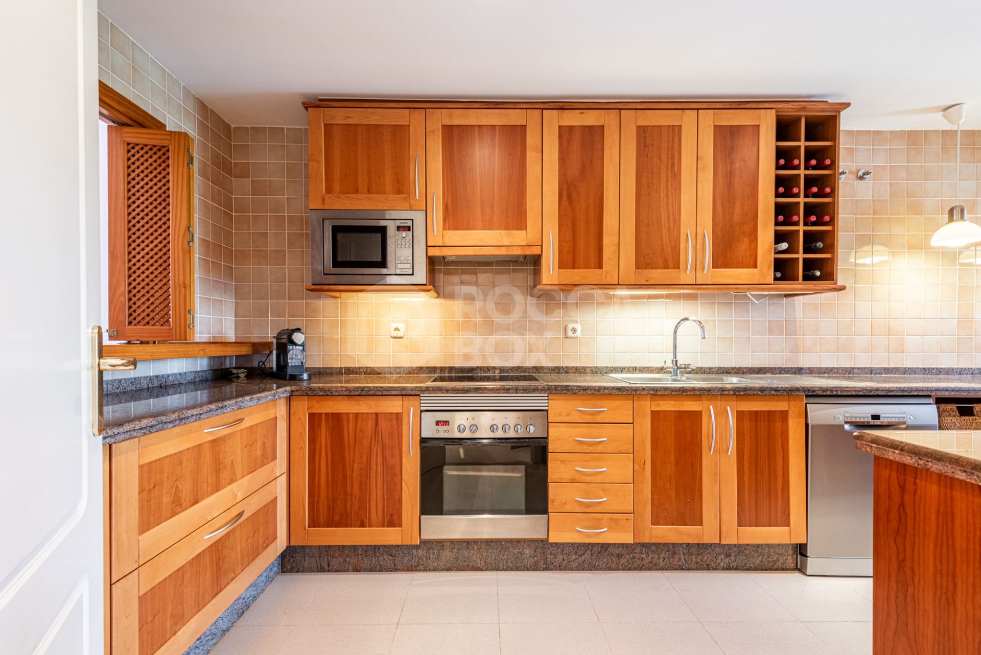 Beachside Penthouse with Panoramic Sea Views in Bahía Alcántara!