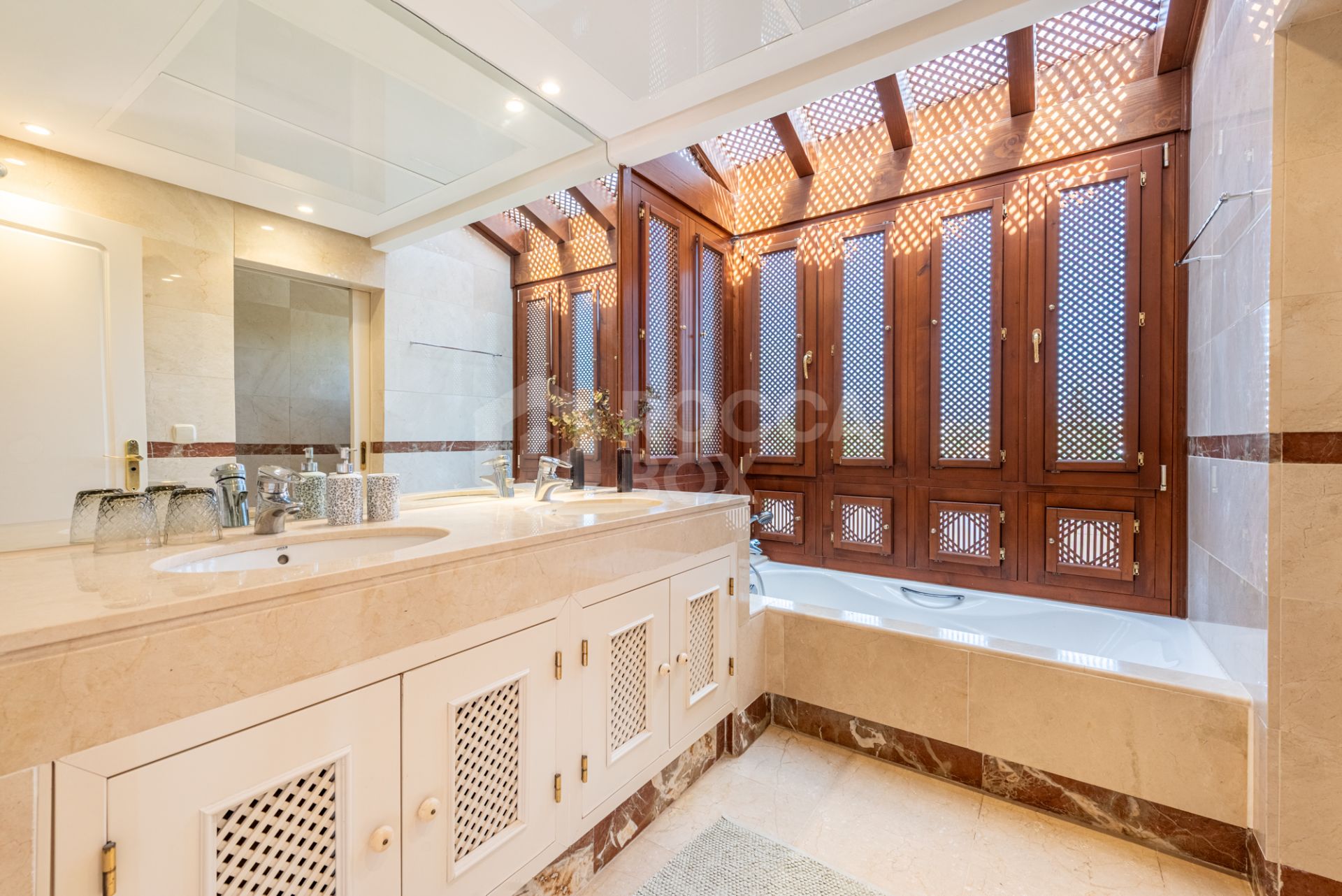 Beachside Penthouse with Panoramic Sea Views in Bahía Alcántara!