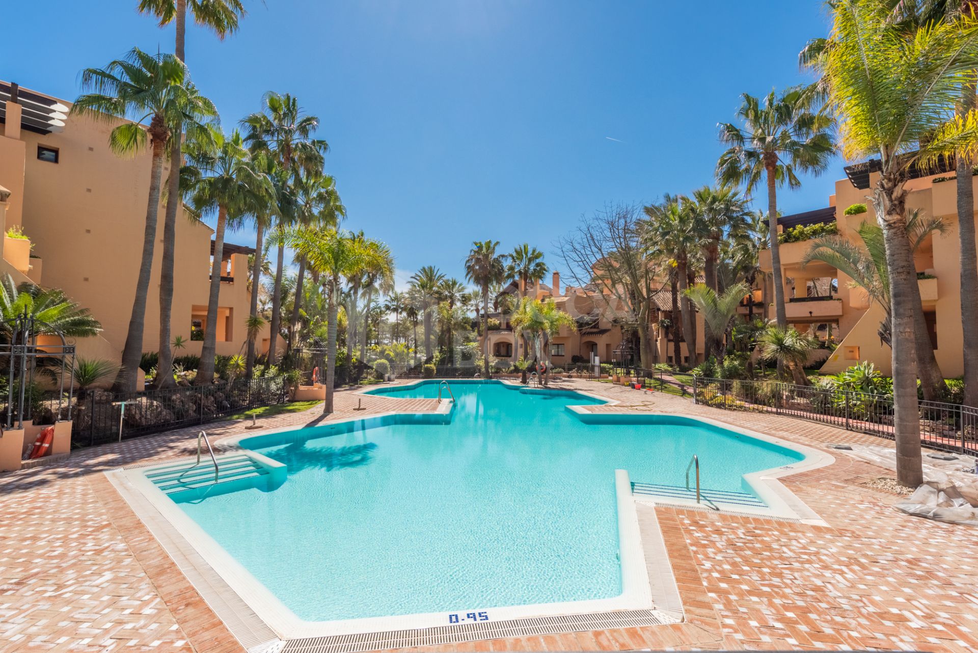 Beachside Penthouse with Panoramic Sea Views in Bahía Alcántara!