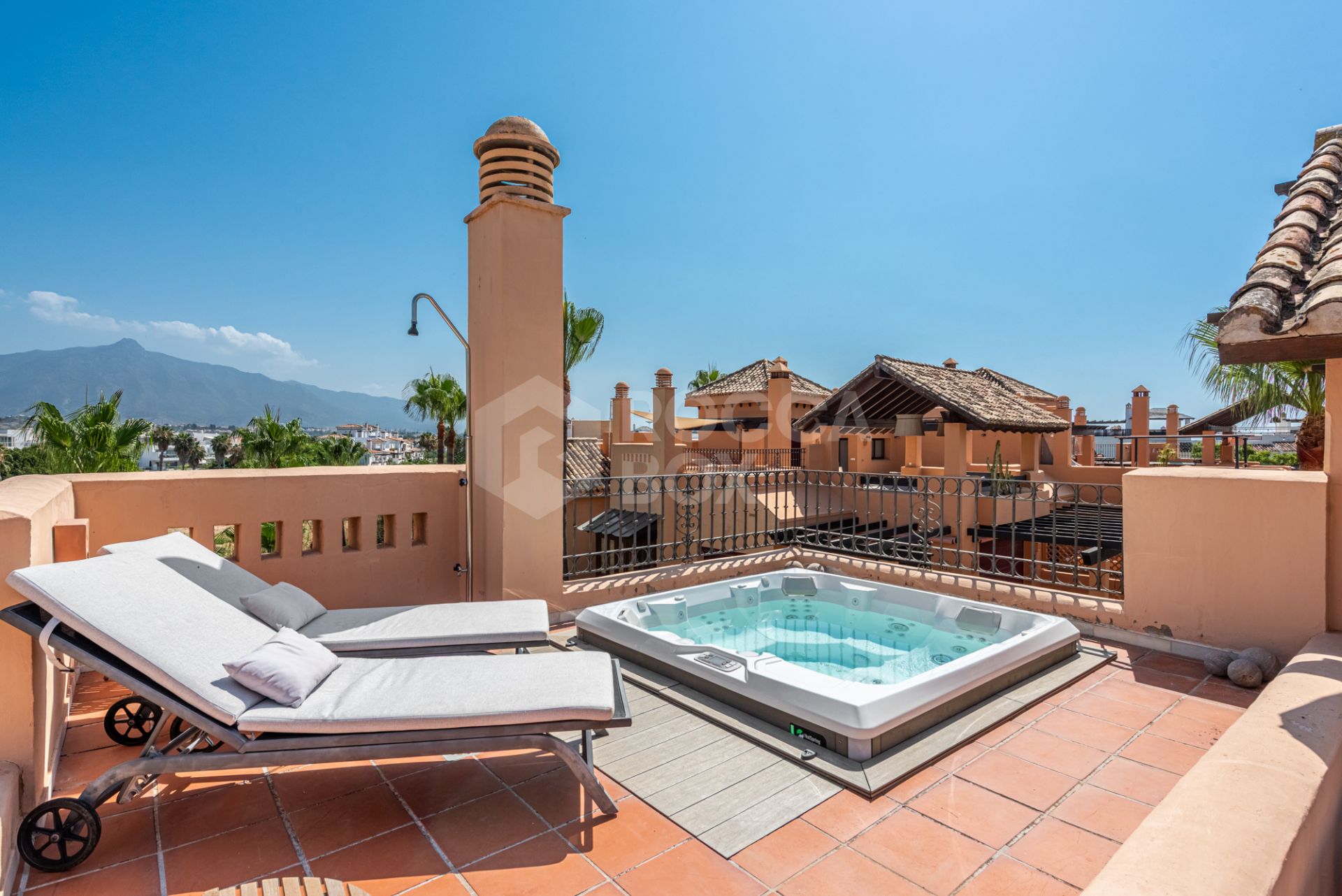 Beachside Penthouse with Panoramic Sea Views in Bahía Alcántara!