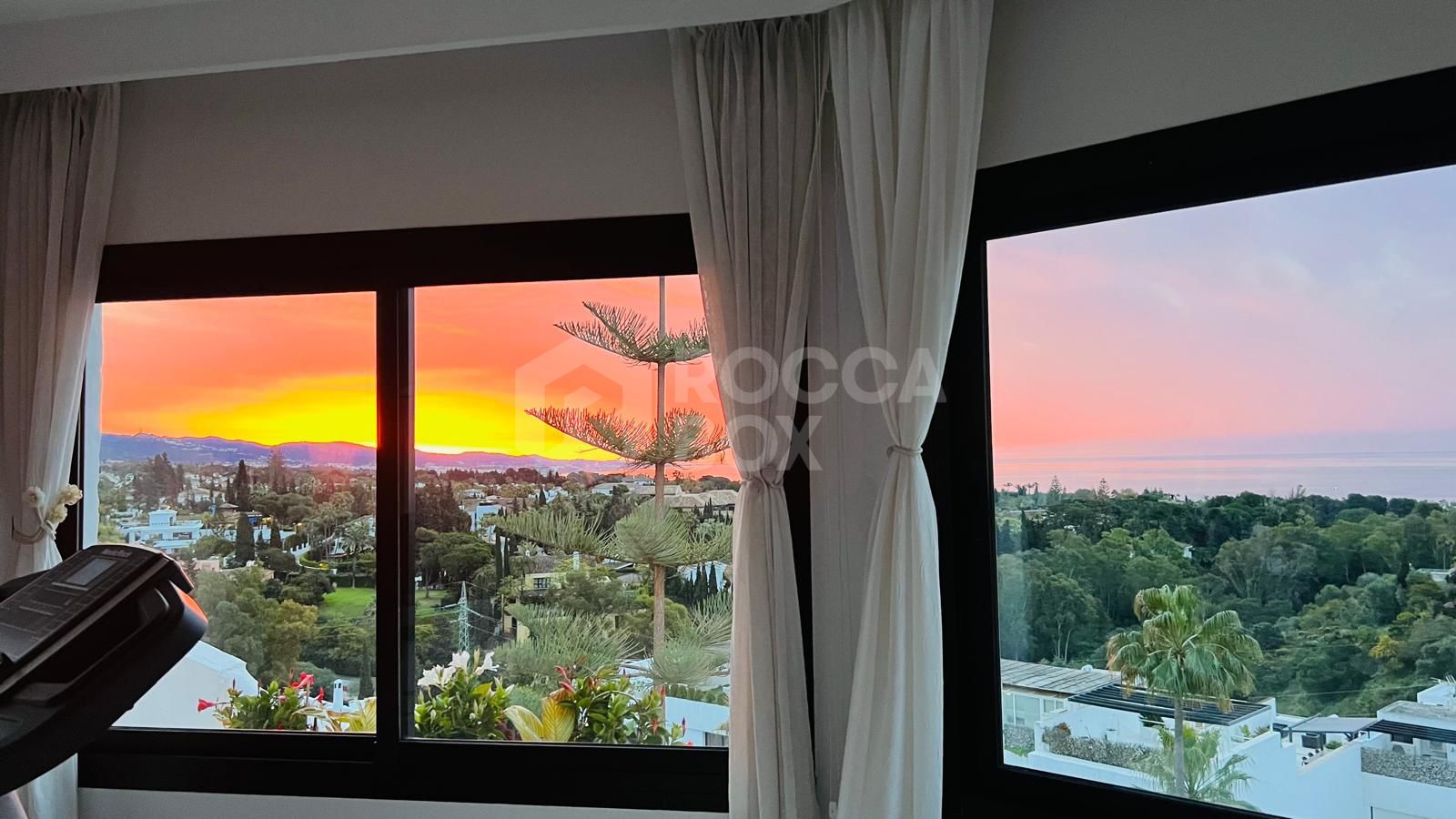 Elegant Penthouse with Breathtaking Views in Coto Real, Marbella’s Golden Mile