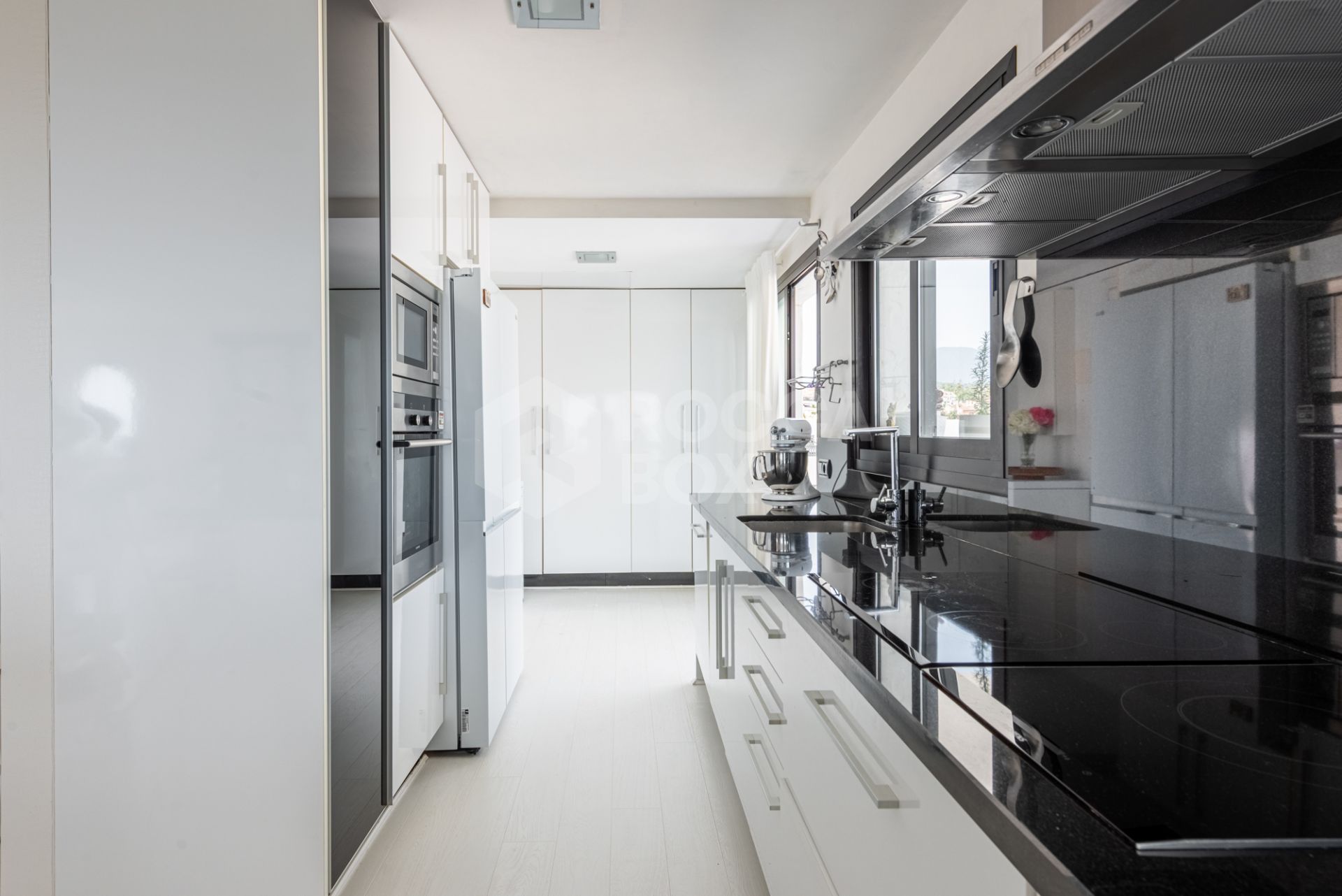 Elegant Penthouse with Breathtaking Views in Coto Real, Marbella’s Golden Mile