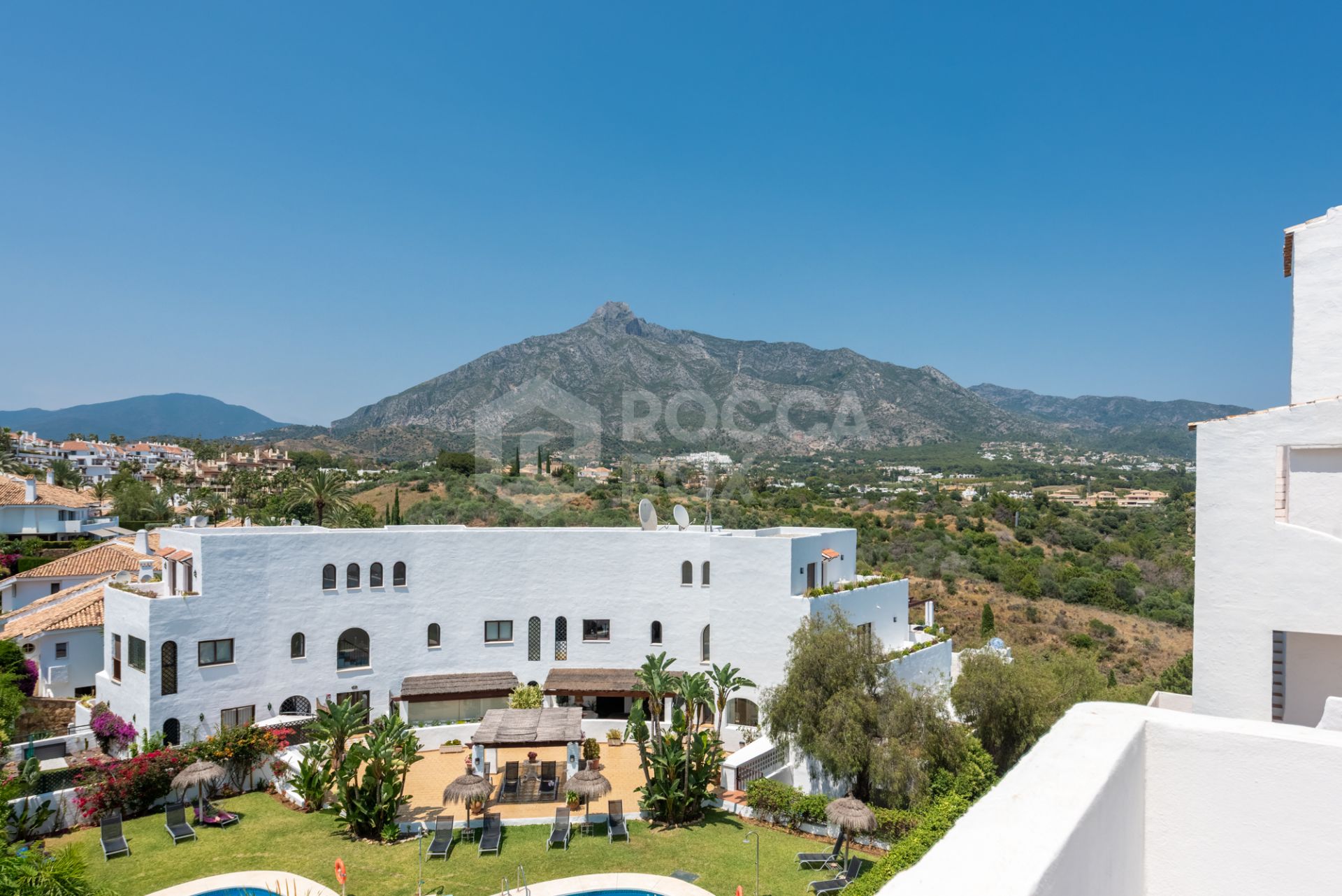 Elegant Penthouse with Breathtaking Views in Coto Real, Marbella’s Golden Mile