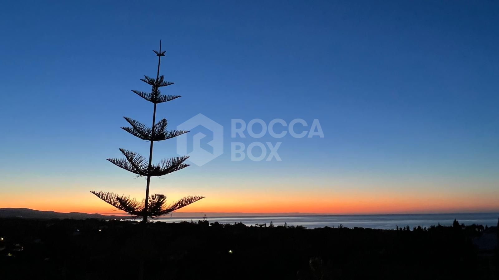 Elegant Penthouse with Breathtaking Views in Coto Real, Marbella’s Golden Mile