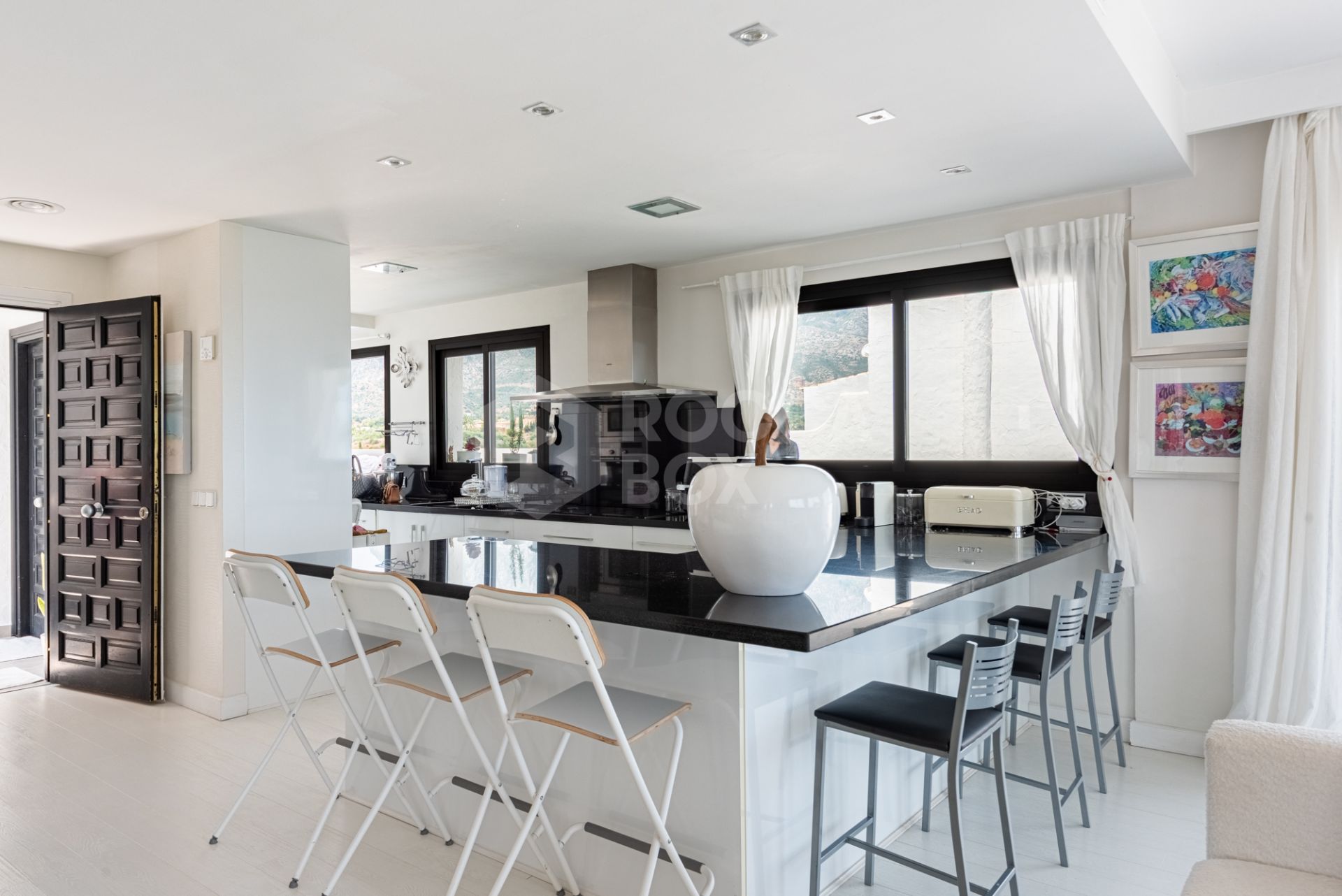 Elegant Penthouse with Breathtaking Views in Coto Real, Marbella’s Golden Mile