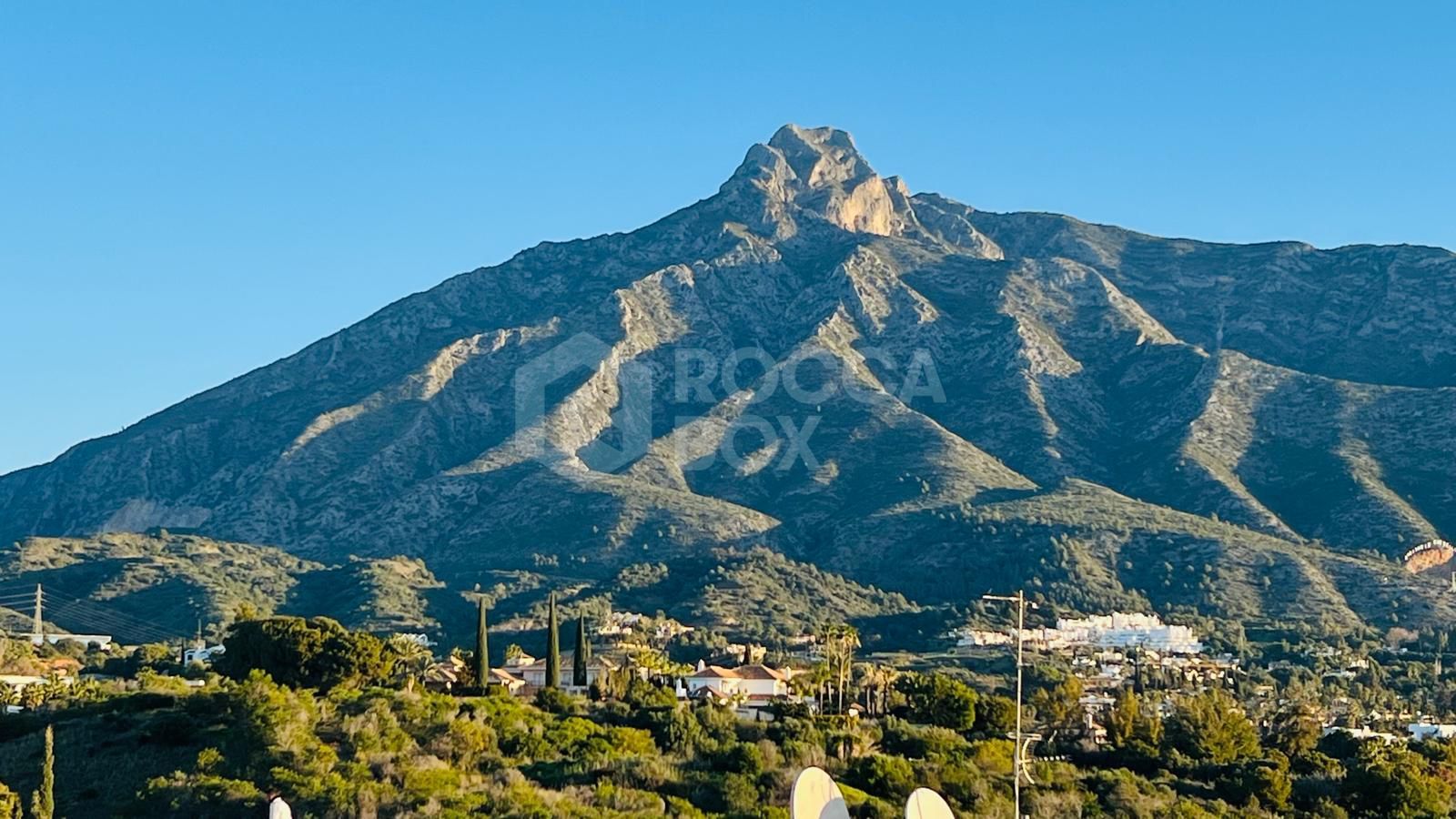 Elegant Penthouse with Breathtaking Views in Coto Real, Marbella’s Golden Mile
