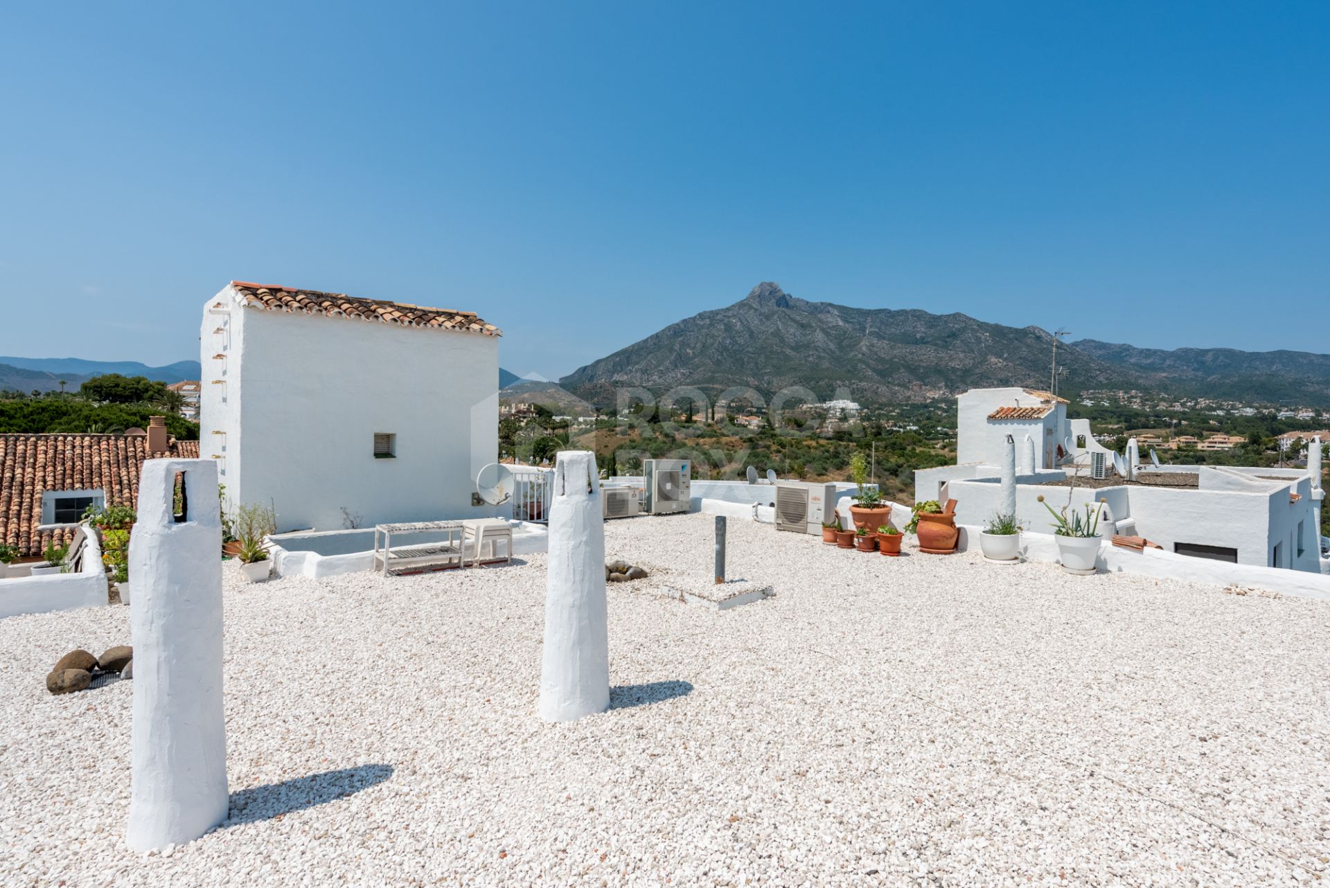 Elegant Penthouse with Breathtaking Views in Coto Real, Marbella’s Golden Mile