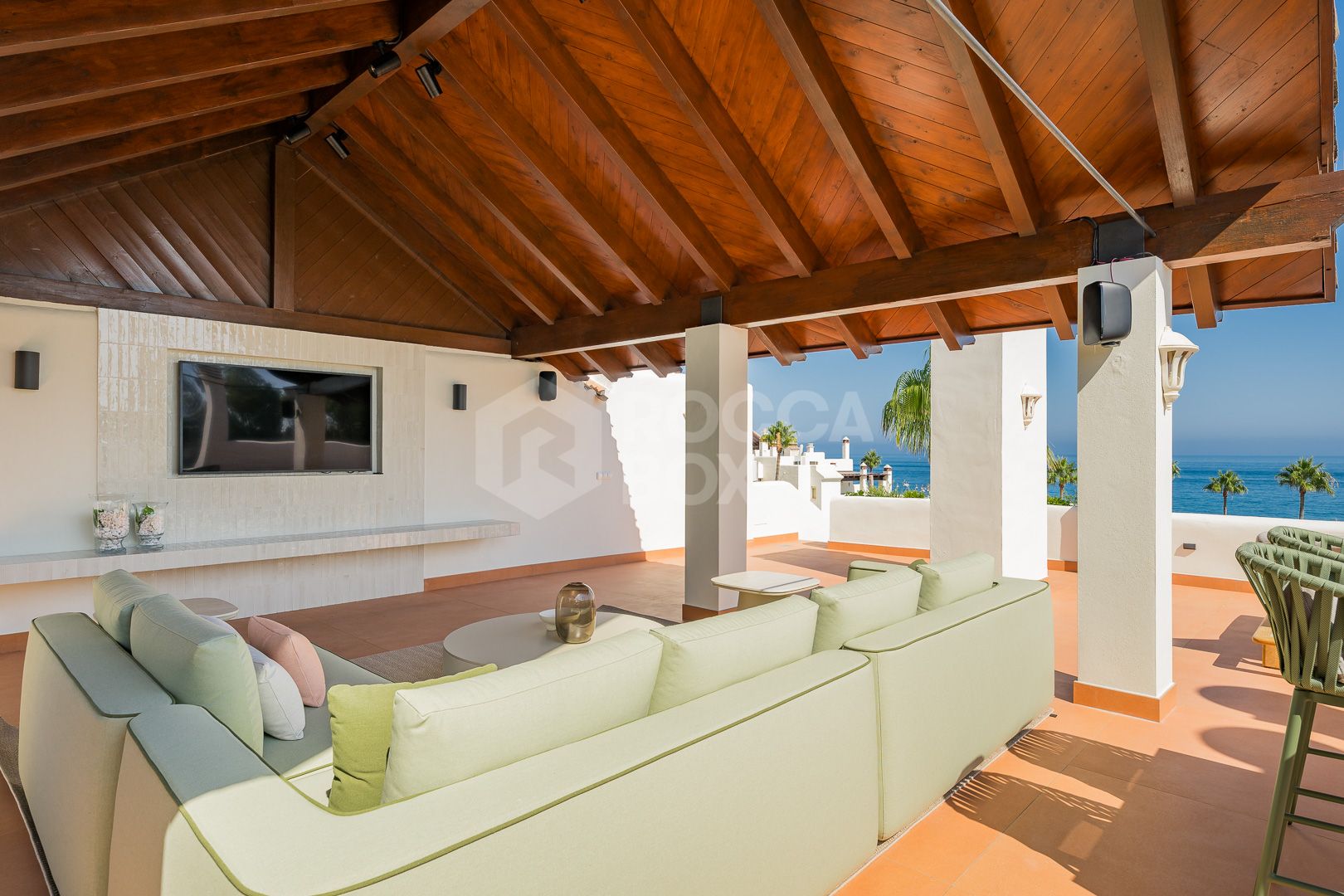 Beachfront luxury penthouse close to Estepona town!