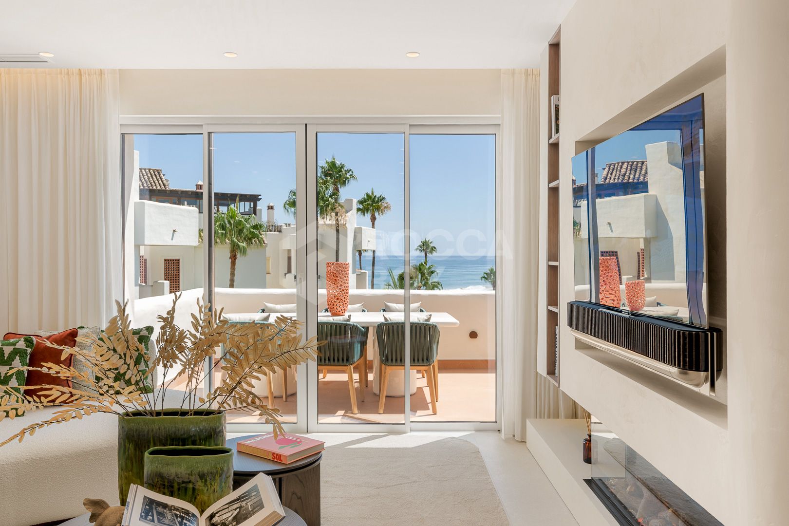 Exquisite duplex penthouse front line to the beach near Estepona town!