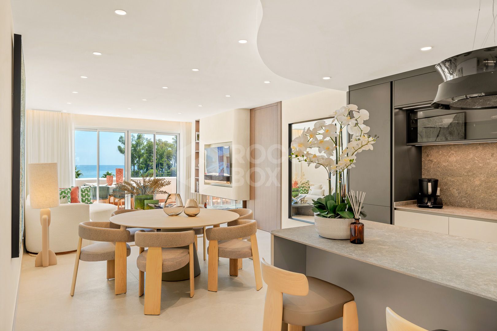 Exquisite duplex penthouse front line to the beach near Estepona town!