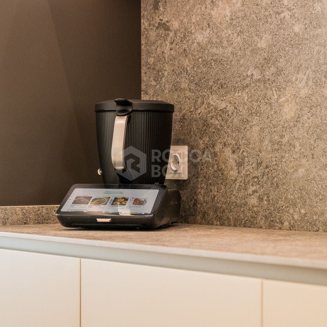 Exquisite duplex penthouse front line to the beach near Estepona town!