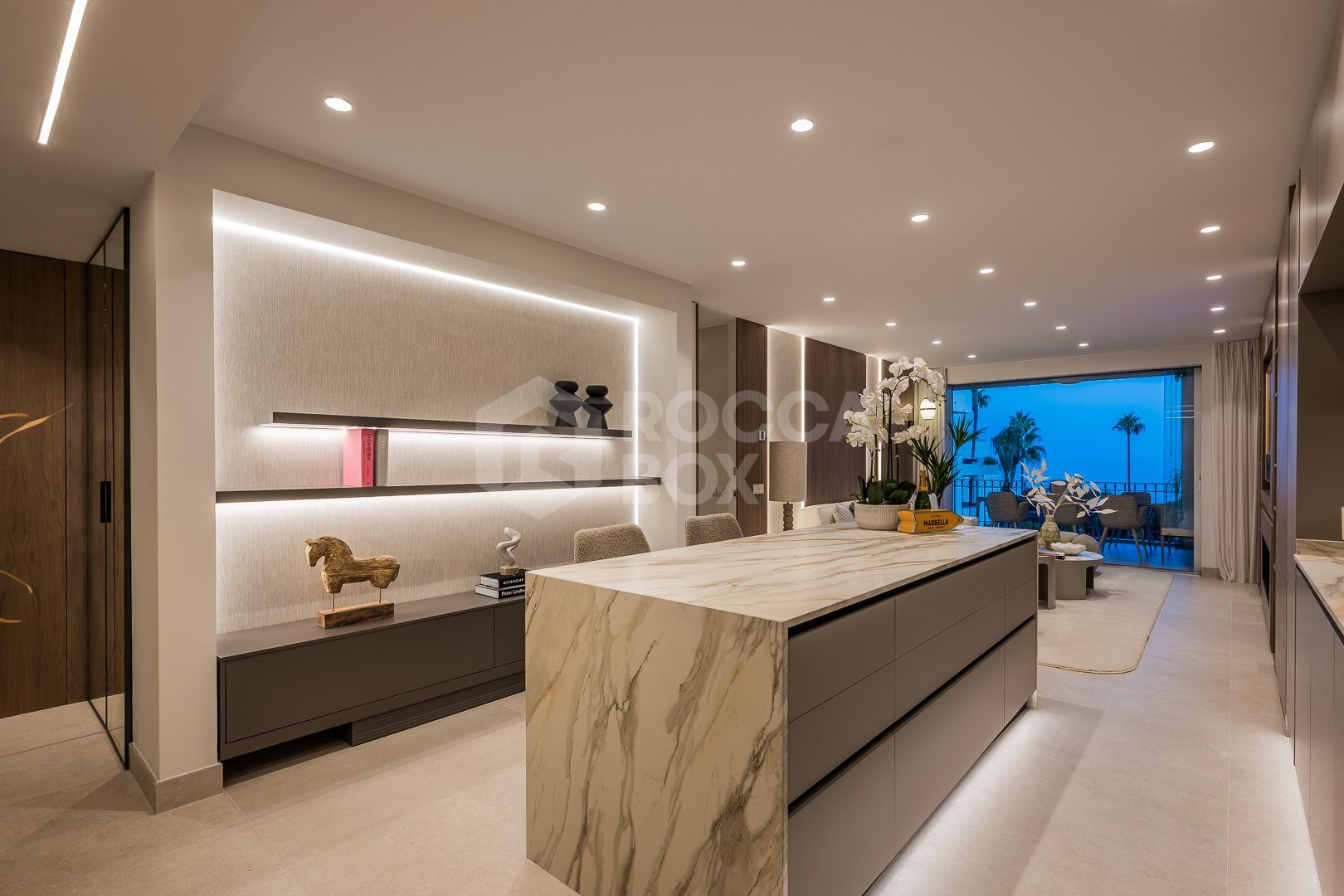 Stunning, recently renovated, apartment on the beach close to Estepona town!