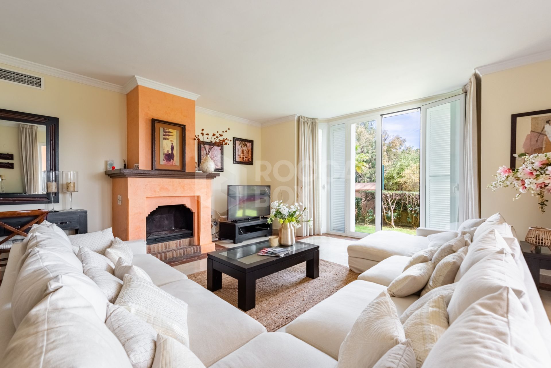 Unique Frontline Beach Villa in La Perla de la Bahía, Casares