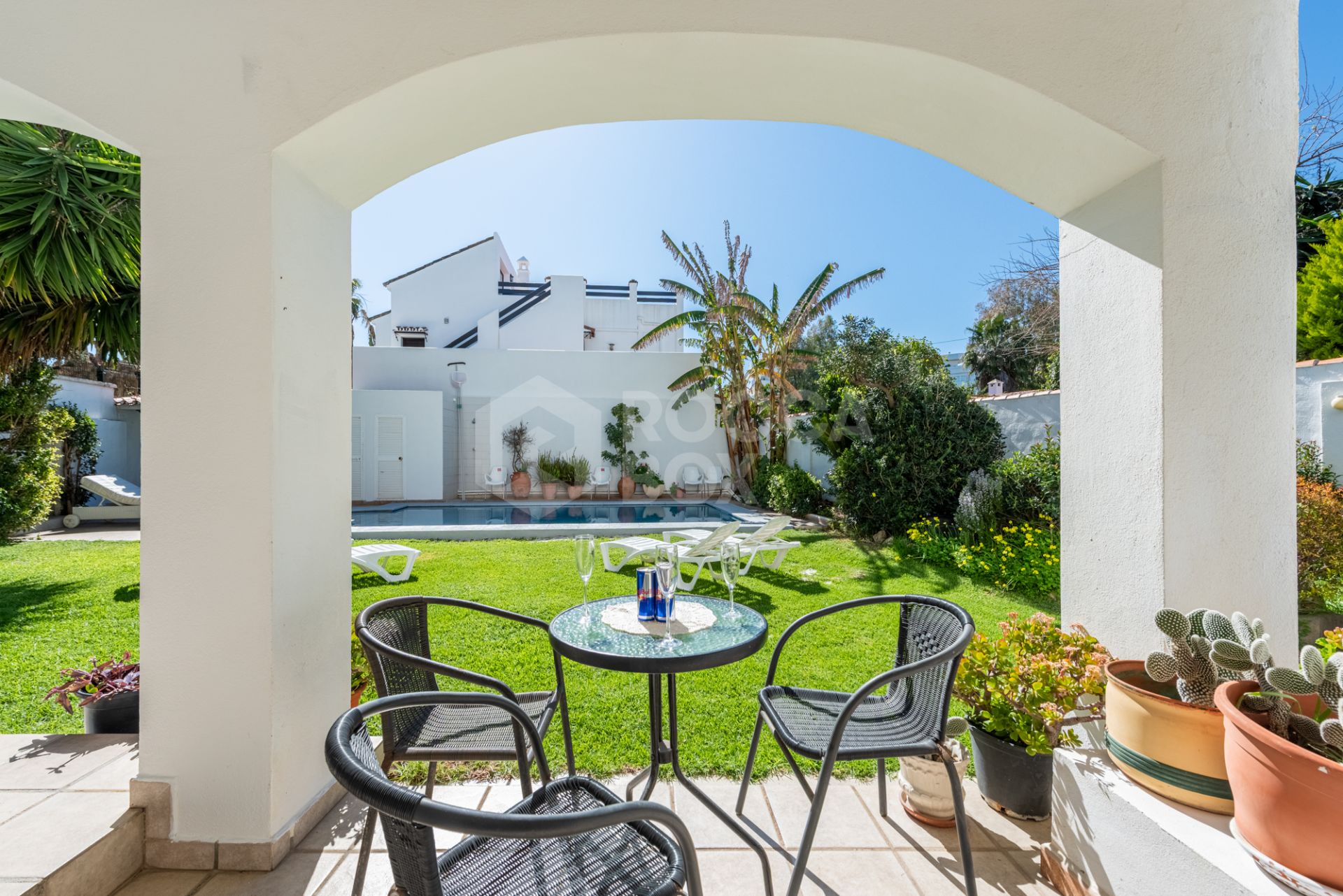 Charming Spanish Villa with Sea Views Just 100m from the Beach – Prime Linda Vista Baja Location Near San Pedro