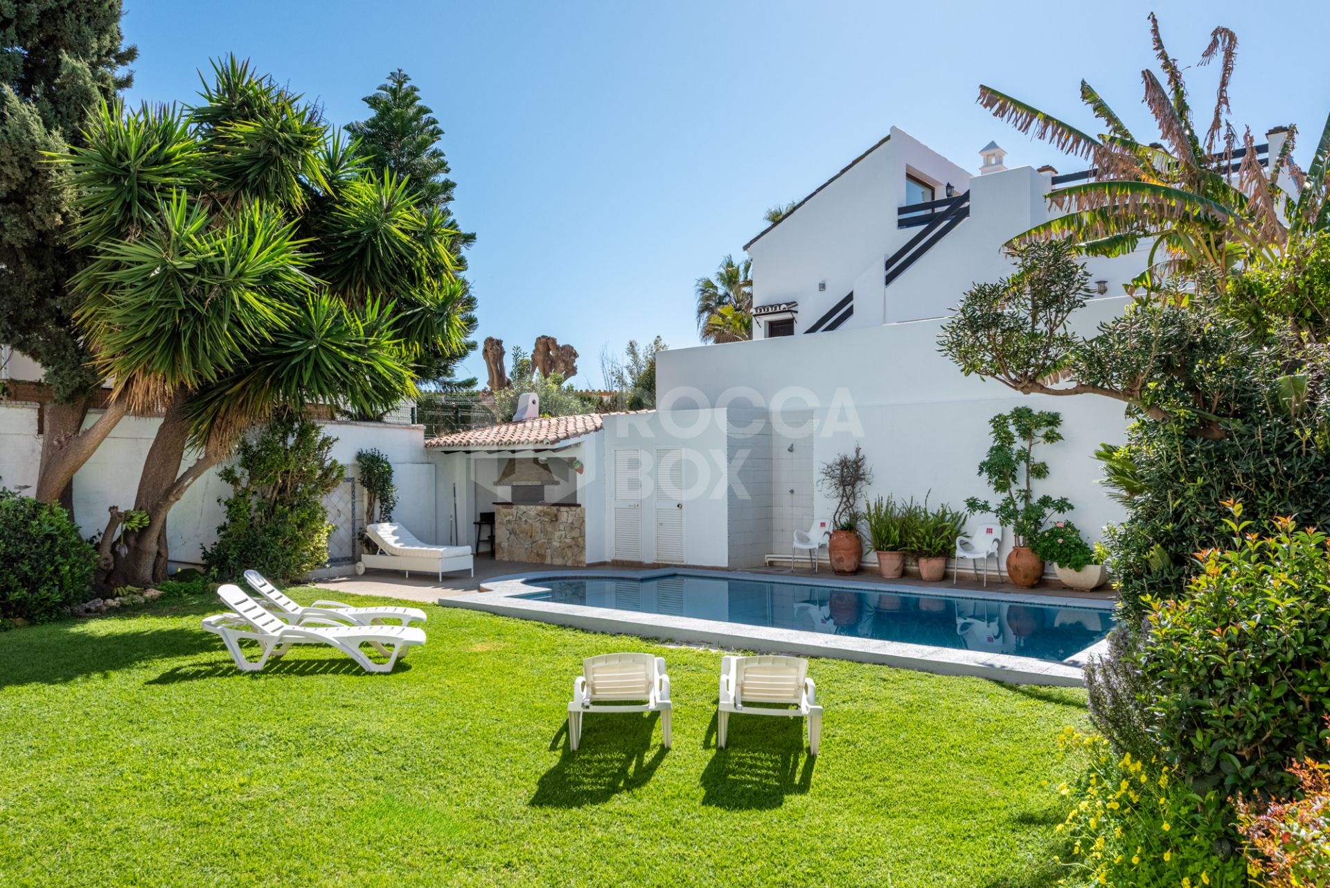 Charming Spanish Villa with Sea Views Just 100m from the Beach – Prime Linda Vista Baja Location Near San Pedro