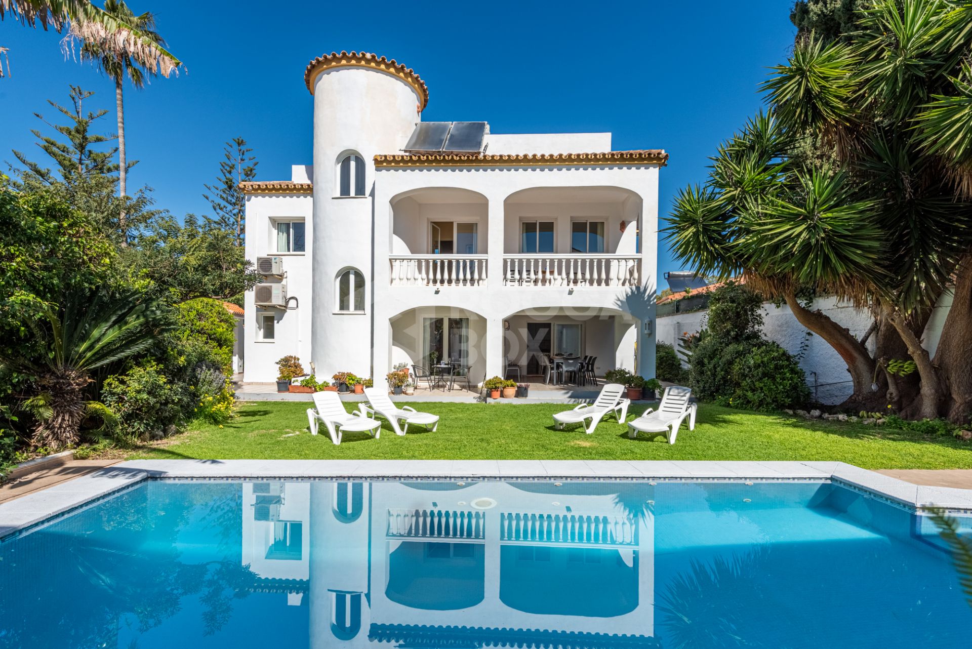 Charming Spanish Villa with Sea Views Just 100m from the Beach – Prime Linda Vista Baja Location Near San Pedro