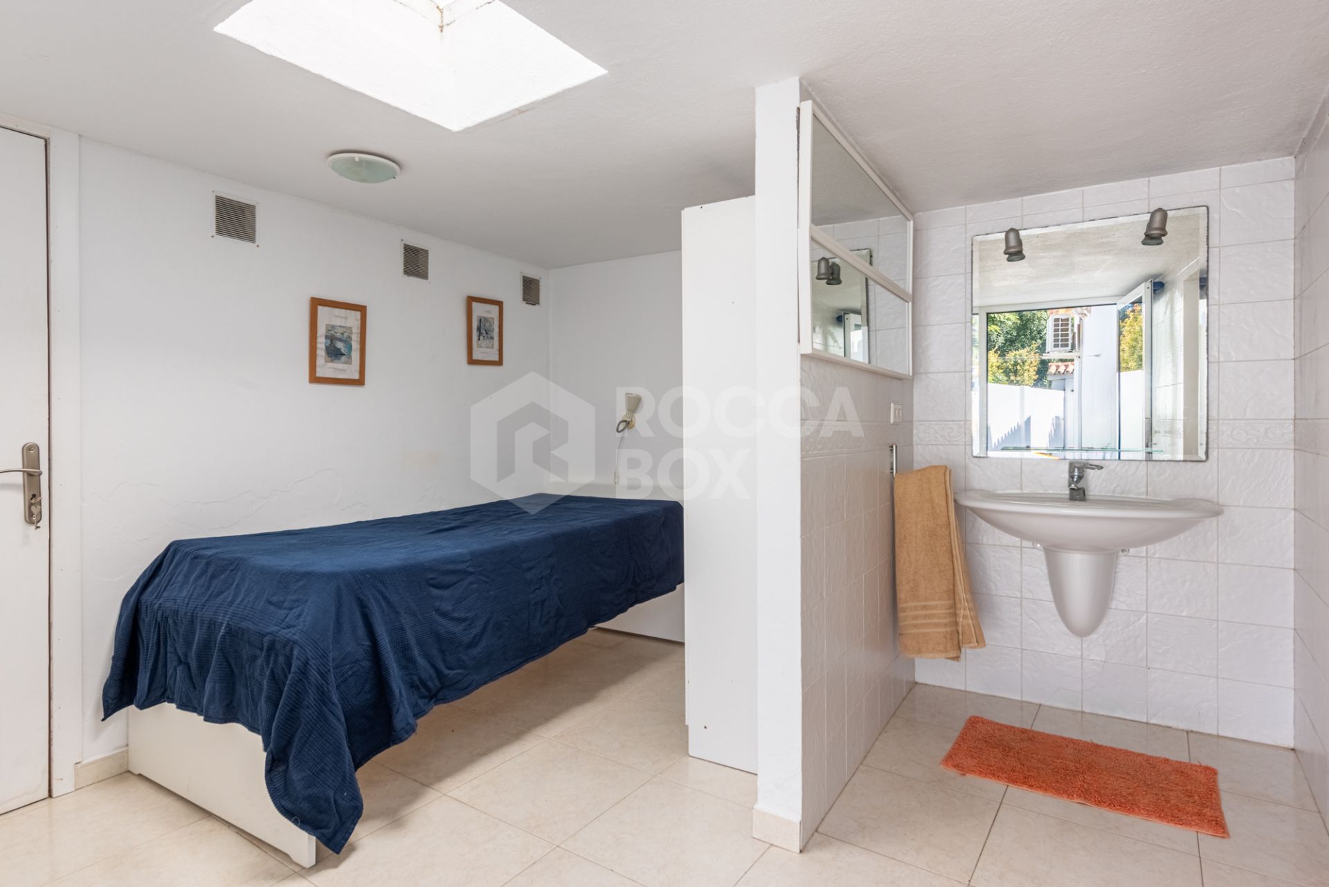 Charming Spanish Villa with Sea Views Just 100m from the Beach – Prime Linda Vista Baja Location Near San Pedro