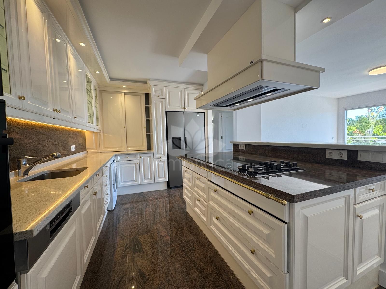 Apartment in Atalaya, Estepona