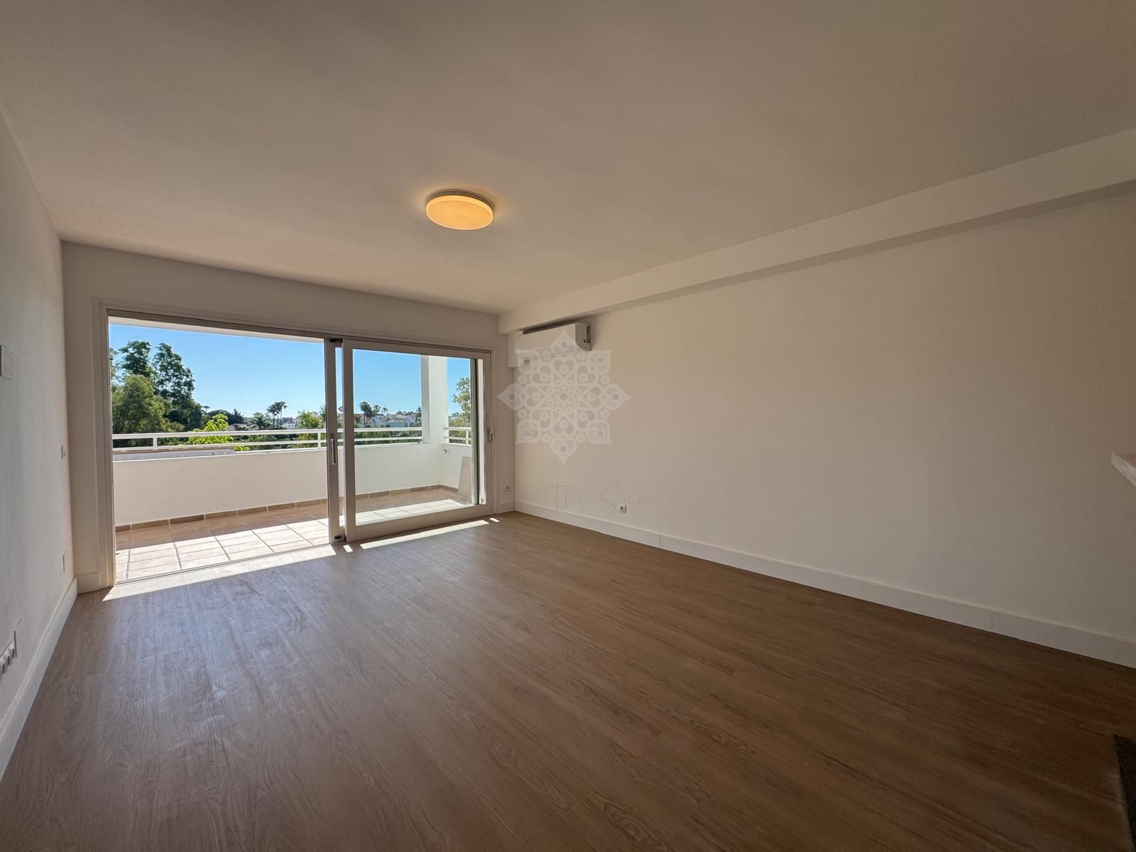 Apartment in Atalaya, Estepona