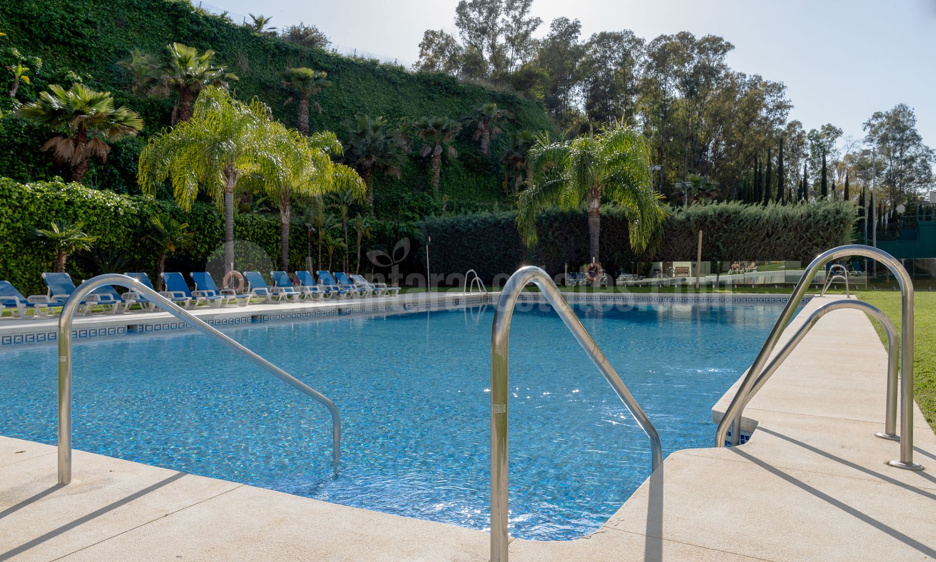 Apartamento en La Corniche, Marbella