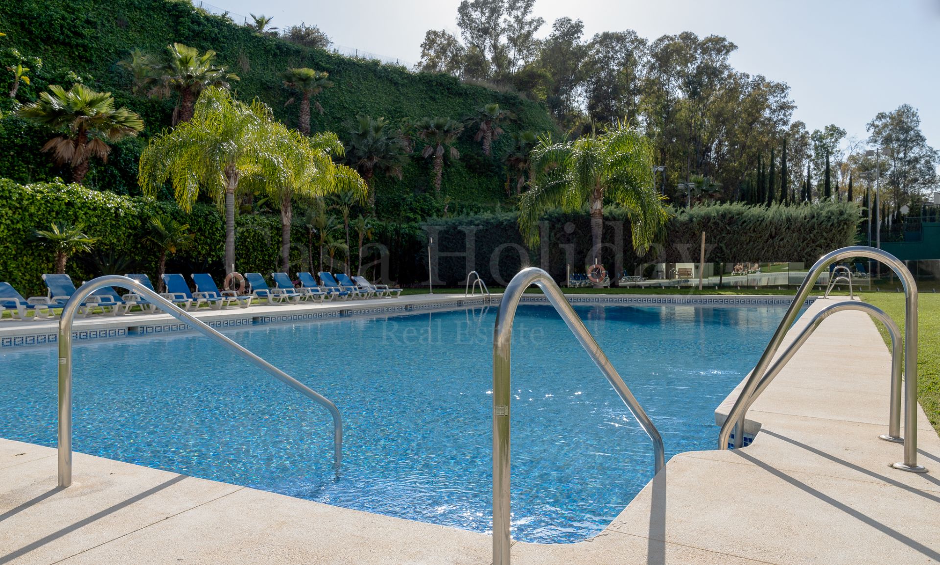 Apartamento en La Corniche, Marbella