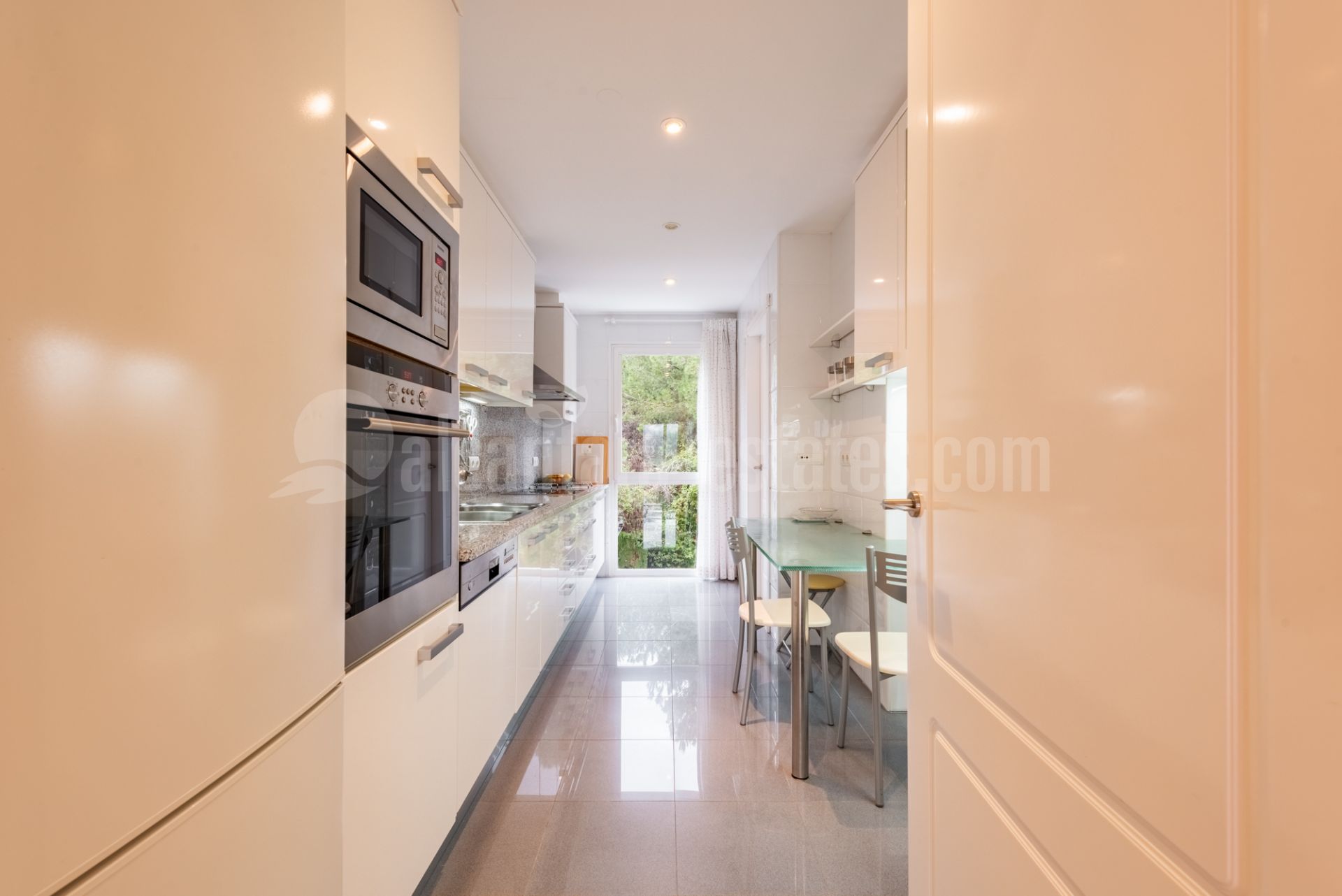 Apartamento en La Corniche, Marbella