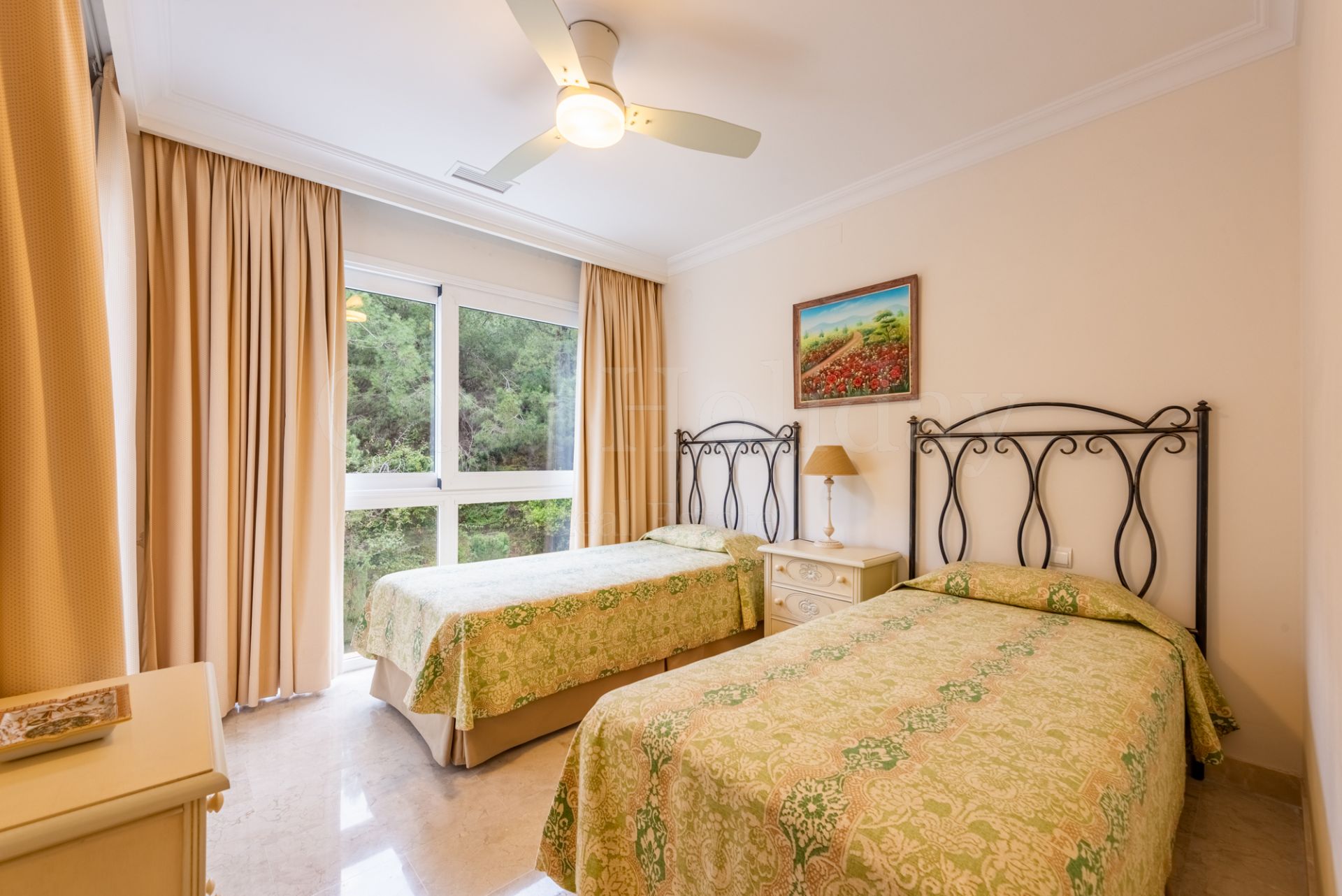 Apartamento en La Corniche, Marbella