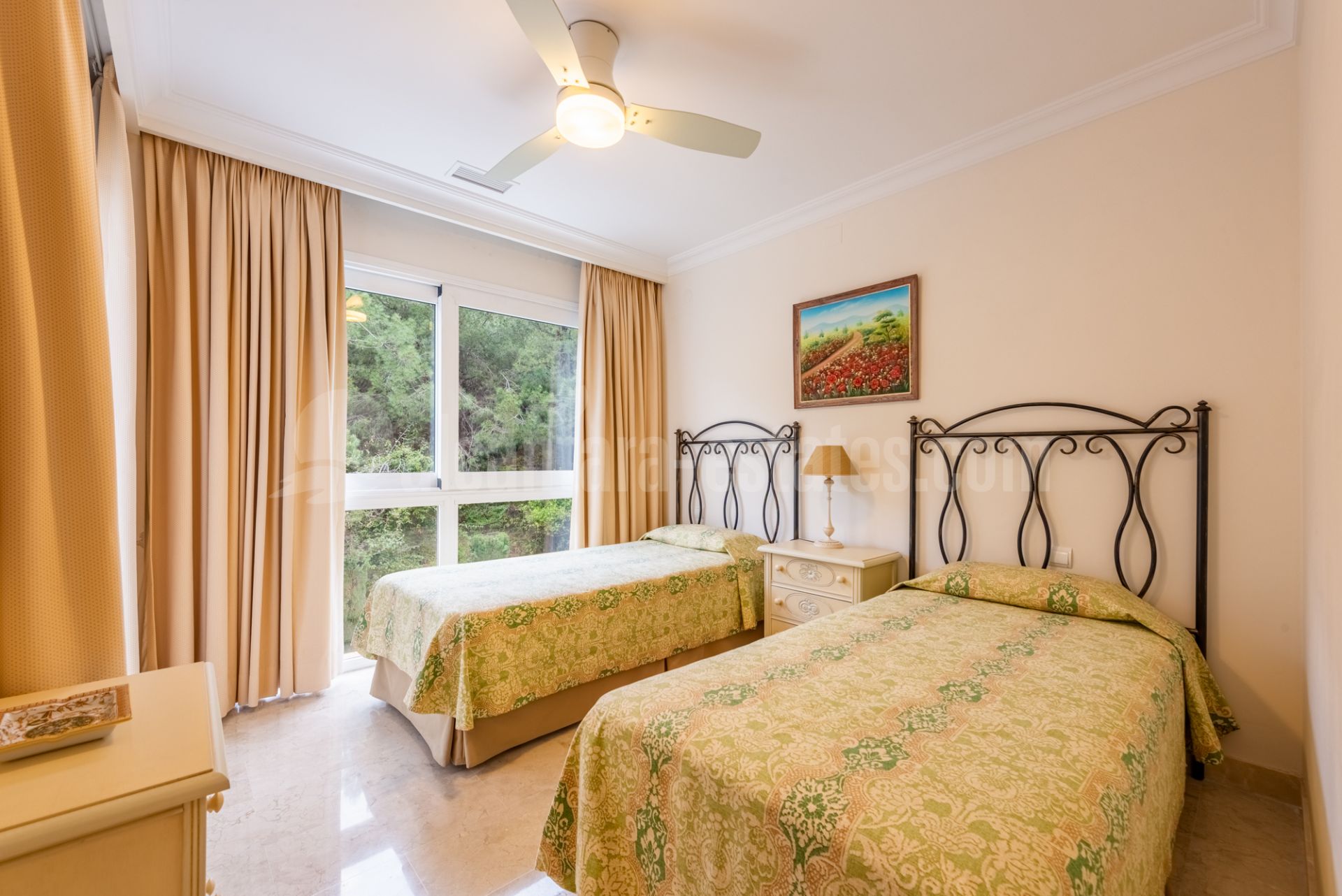 Apartamento en La Corniche, Marbella