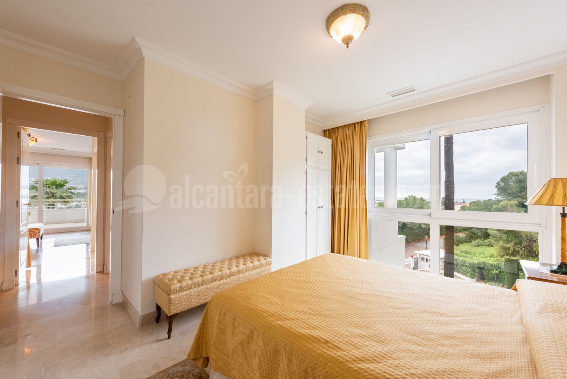 Apartamento en La Corniche, Marbella