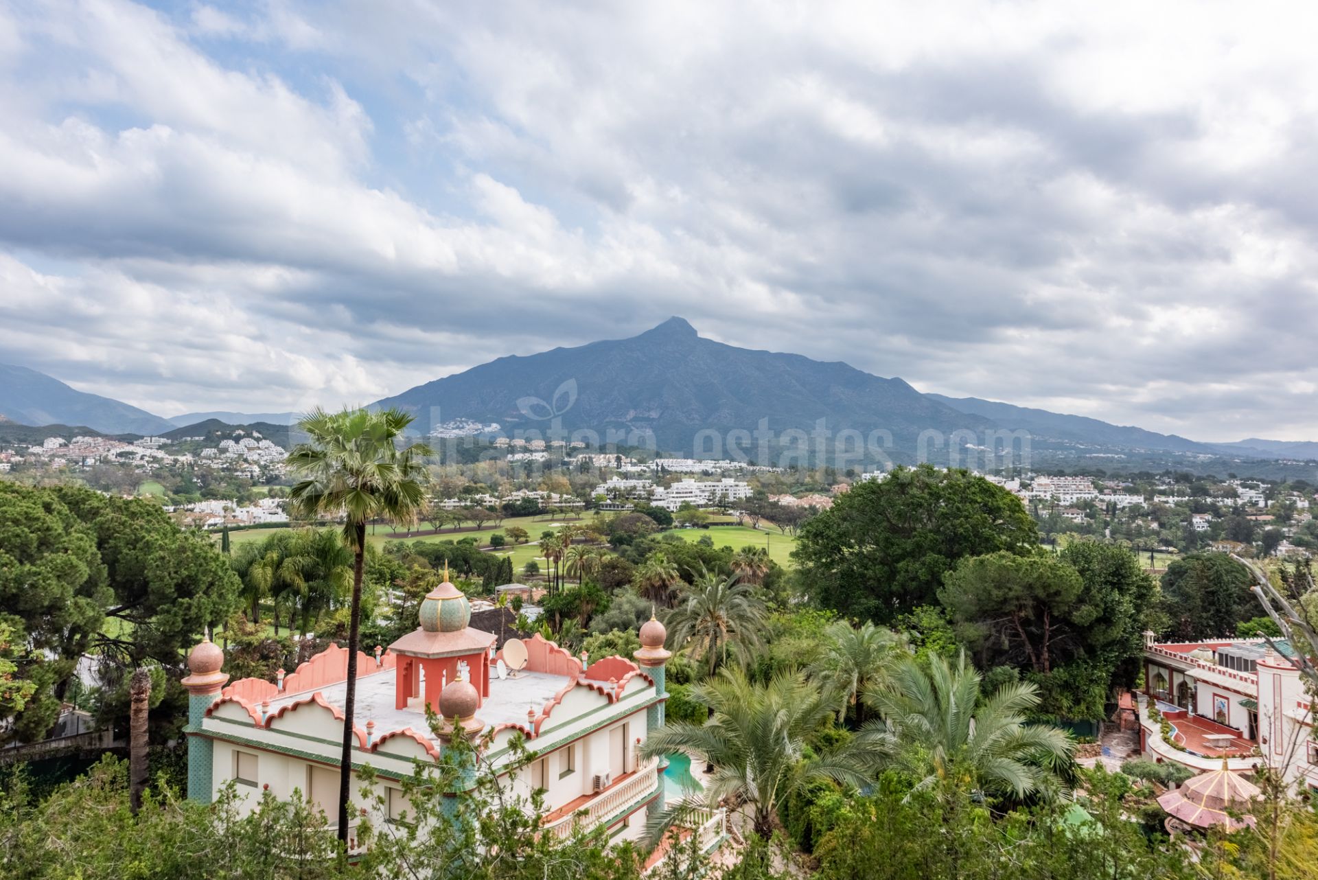 Apartamento en La Corniche, Marbella