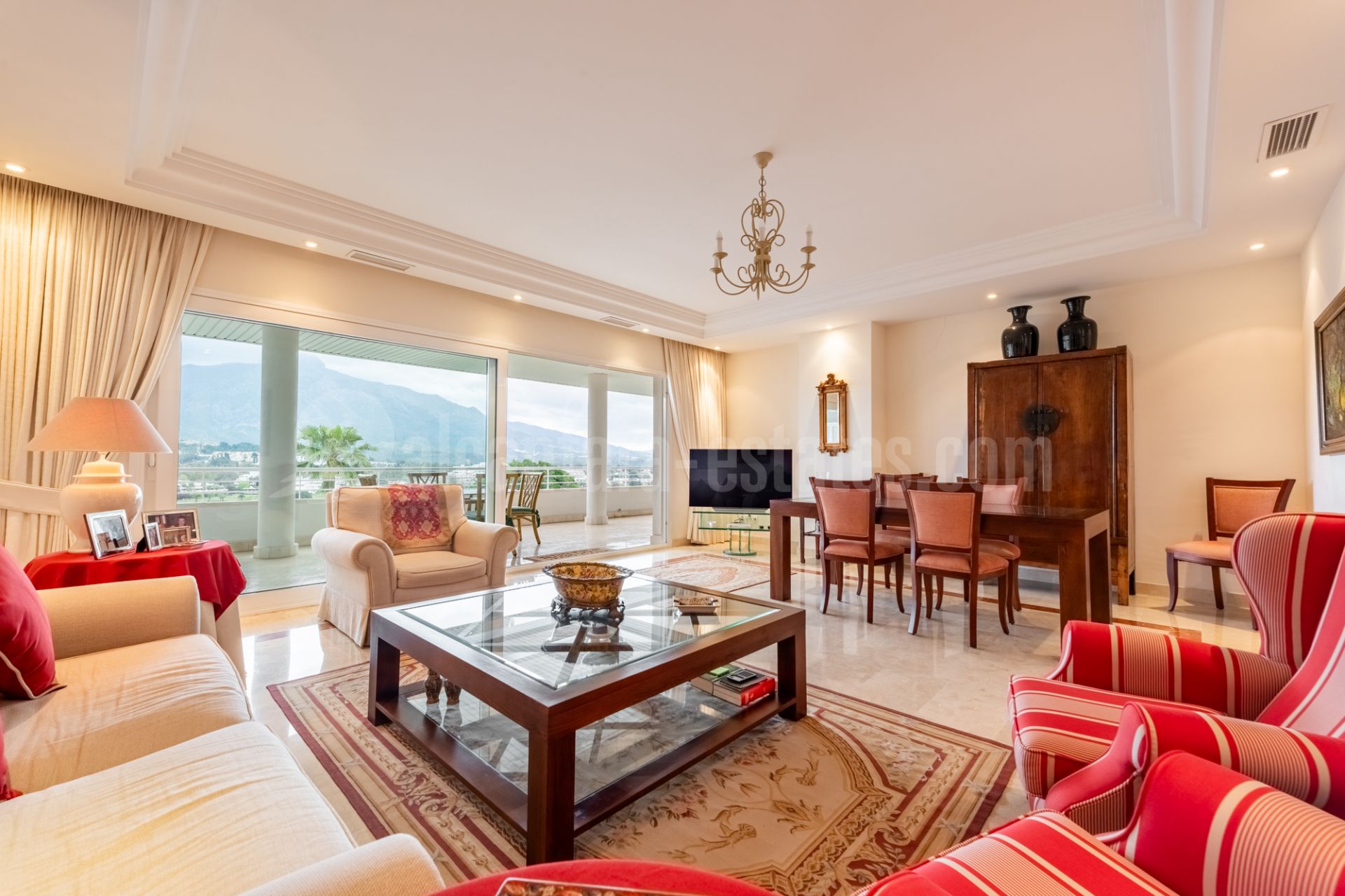 Apartamento en La Corniche, Marbella